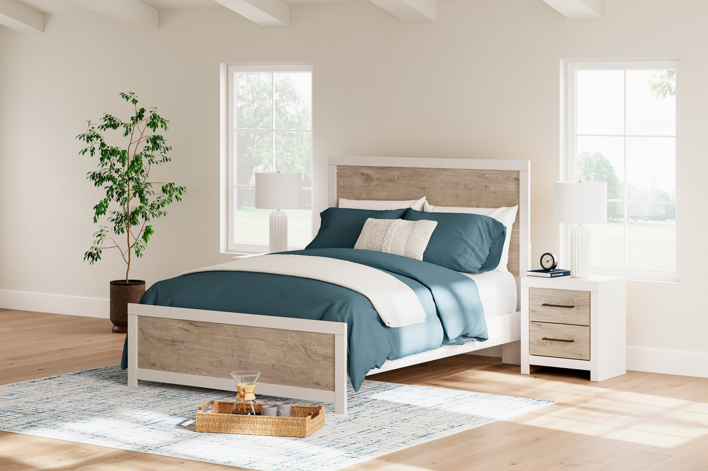 Charbitt Two-tone Queen Panel Bed