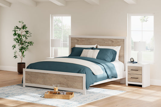 Charbitt Two-tone King Panel Bed