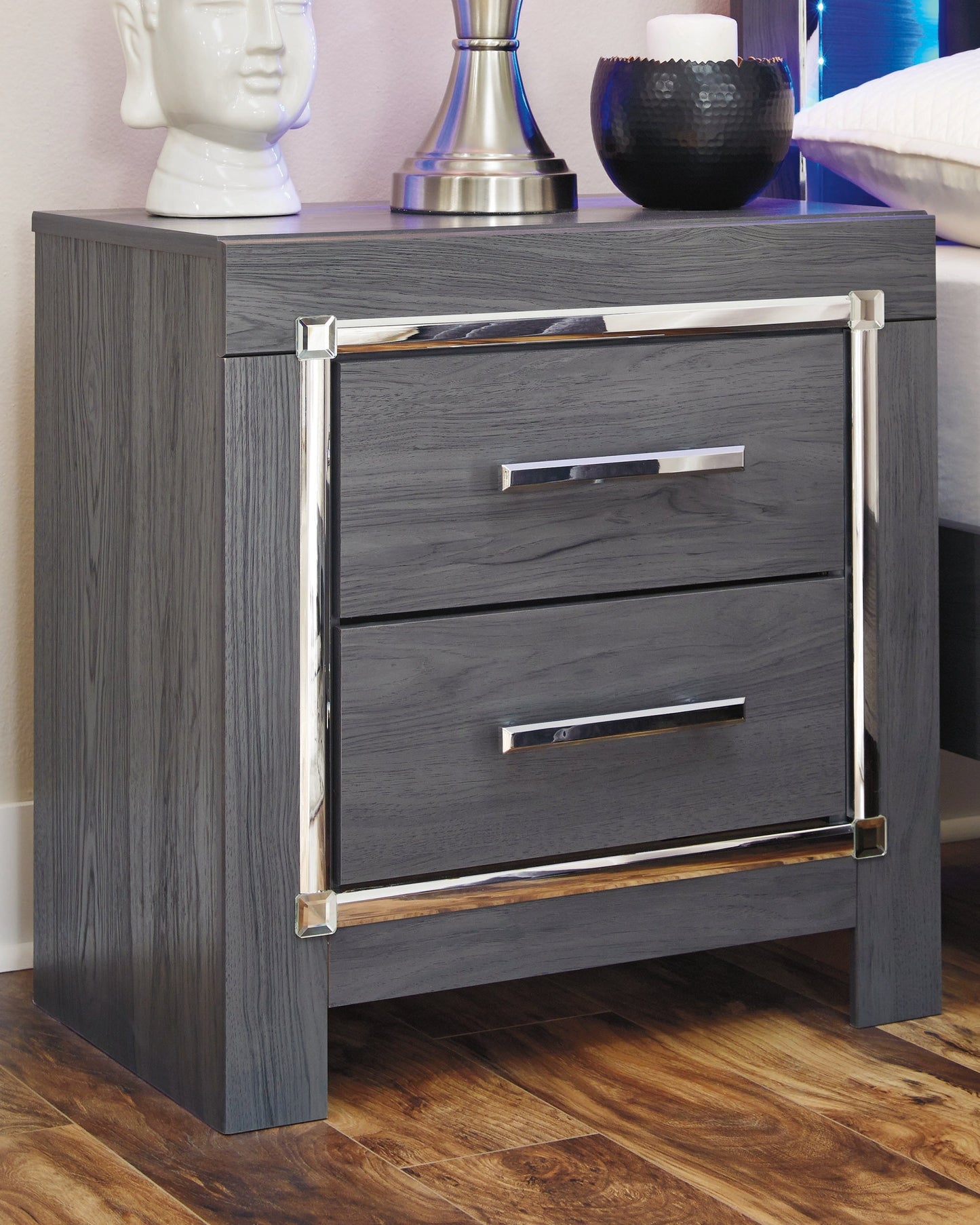 Lodanna Gray Queen Panel Storage Bedroom Set with Mirrored Dresser and Nightstand