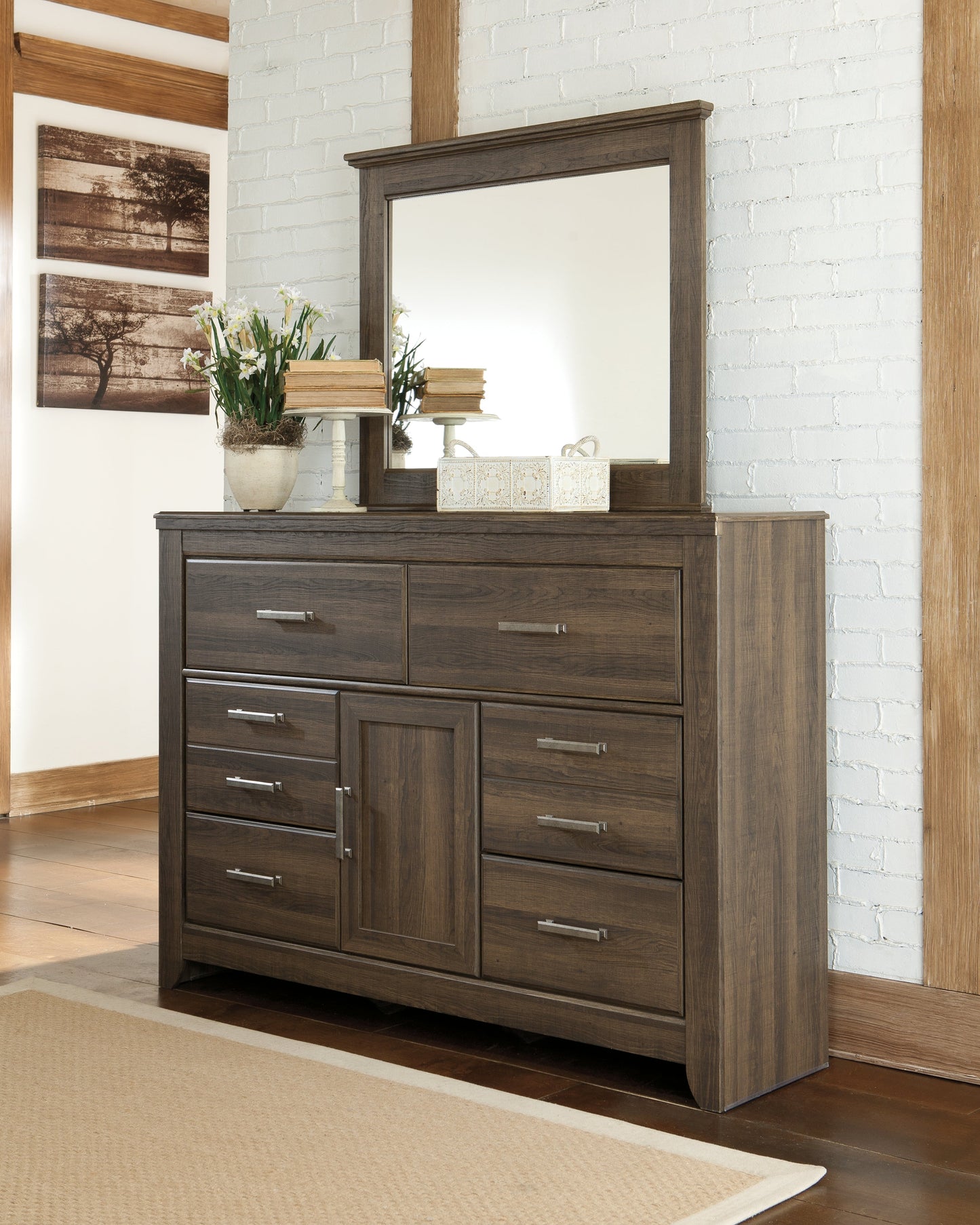 Juararo Queen Panel Bedroom Set with Dresser and Mirror