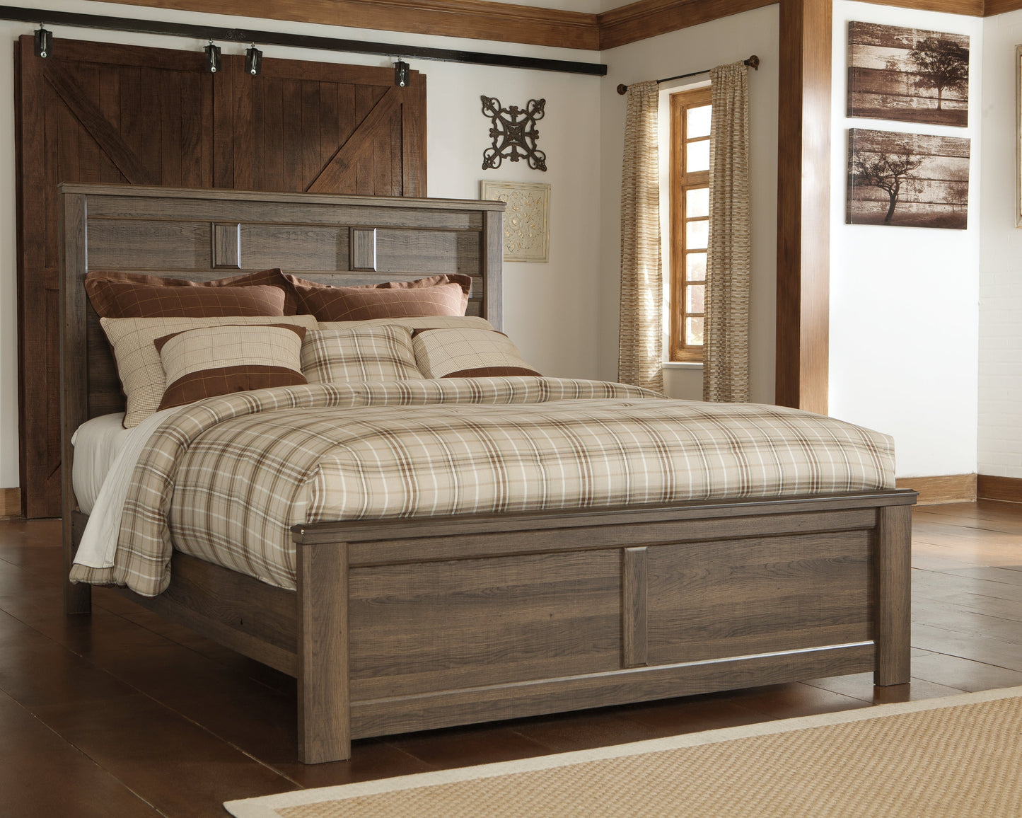 Juararo Queen Panel Bedroom Set with Dresser and Mirror