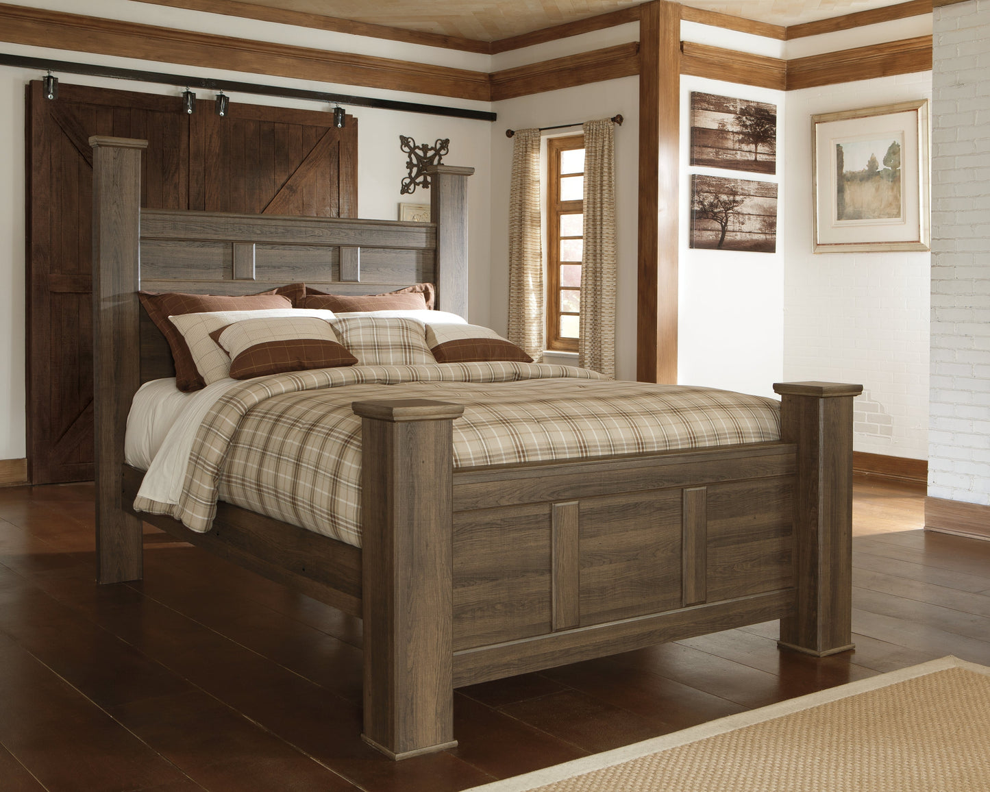 Juararo Brown Queen Poster Bedroom Set with 2 Chests