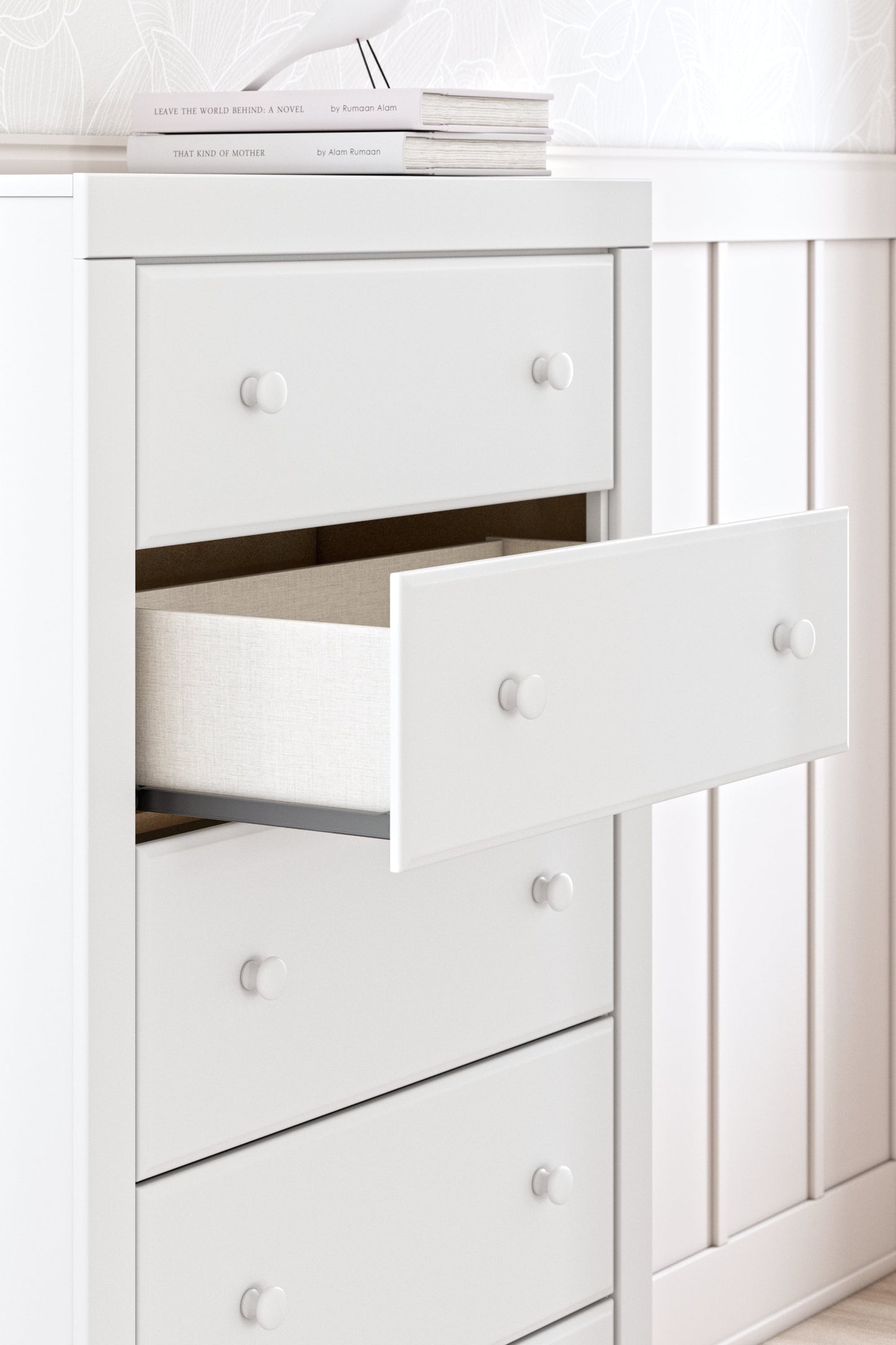 Mollviney White Chest of Drawers