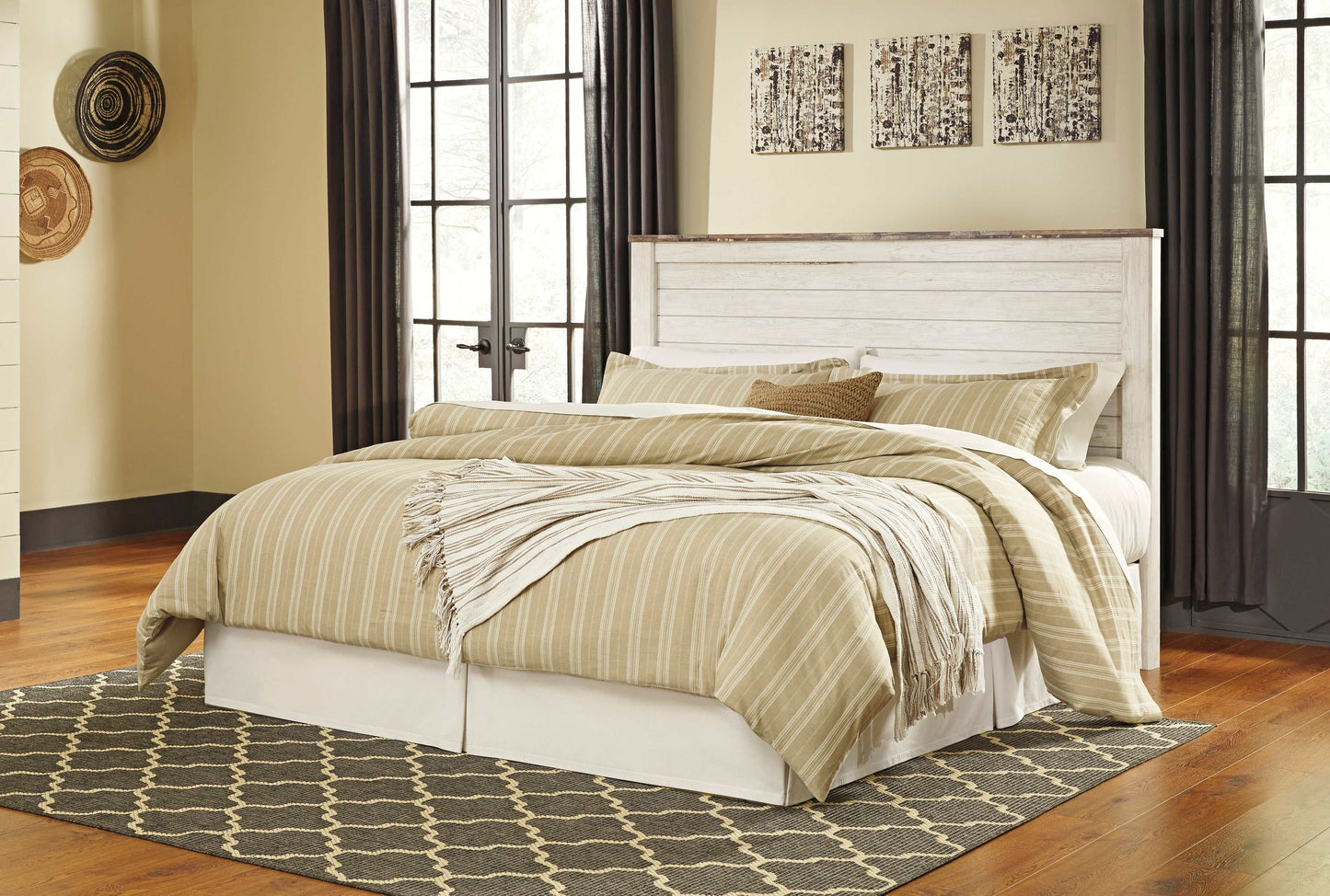 Willowton Whitewash King Panel Bed