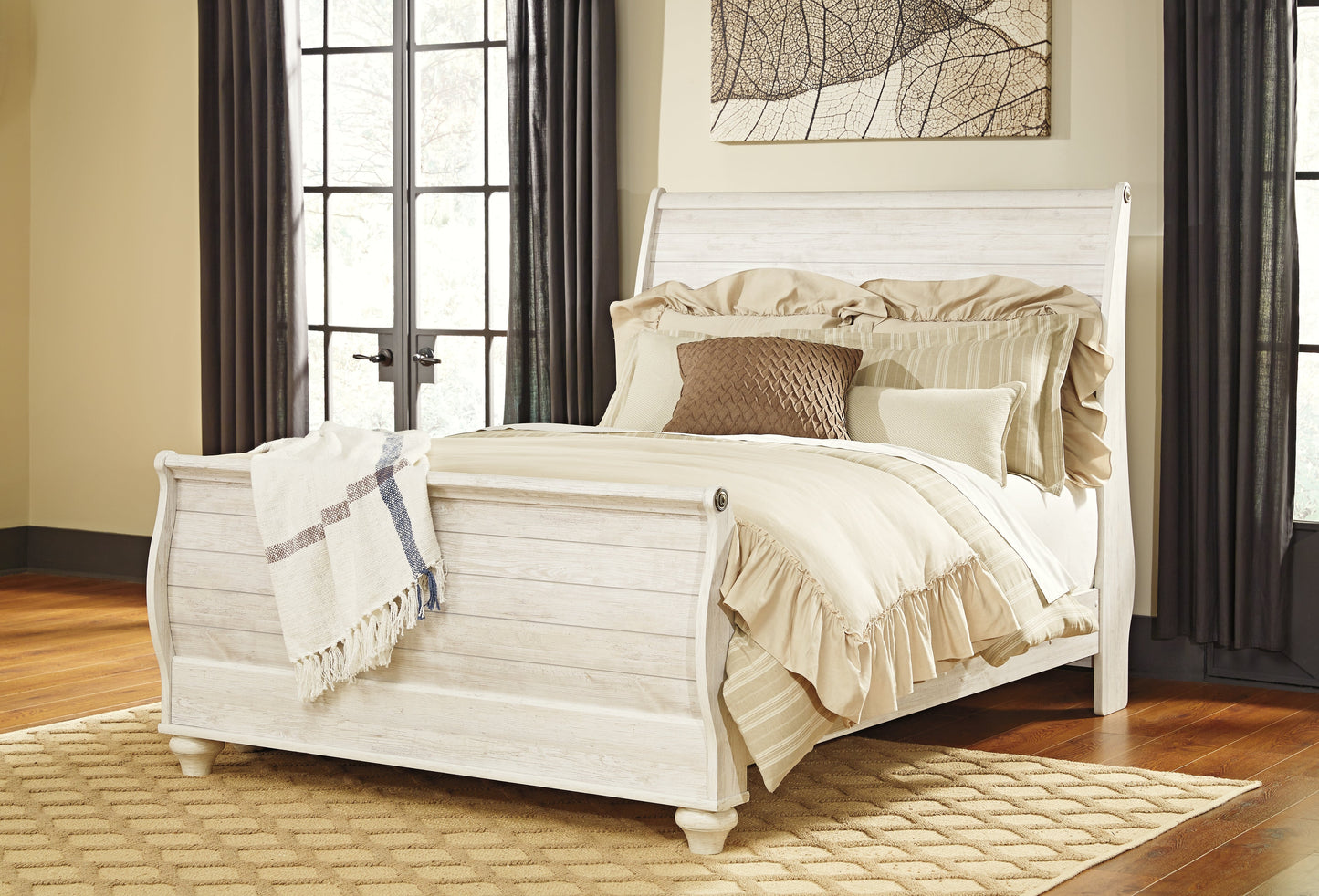 Willowton Whitewash Queen Sleigh Bedroom Set with 2 Dressers, Mirror, Chest and 2 Nightstands