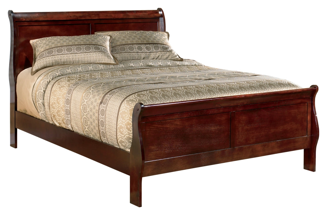 Alisdair Reddish Brown King Sleigh Bedroom Set with Dresser, Mirror, Chest and 2 Nightstands