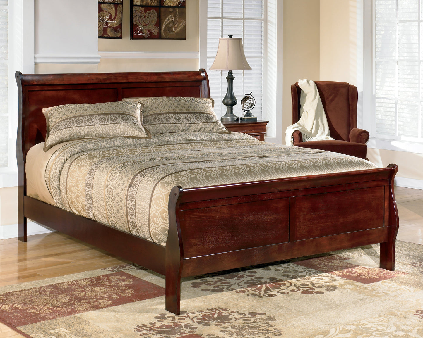 Alisdair Reddish Brown Queen Sleigh Bedroom Set with Dresser, Mirror, and Nightstand