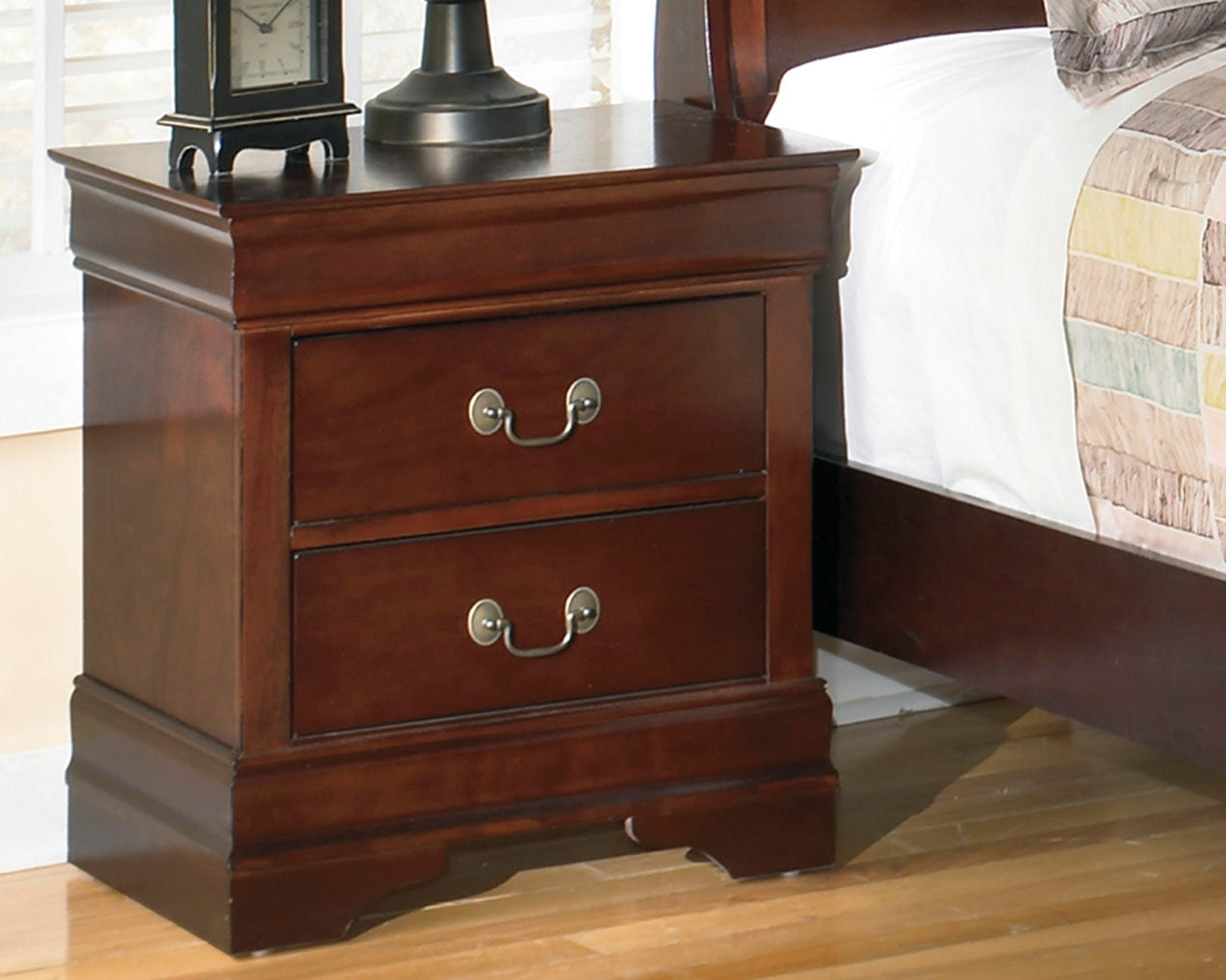 Alisdair Reddish Brown Queen Sleigh Bedroom Set with Dresser, Mirror, and Nightstand