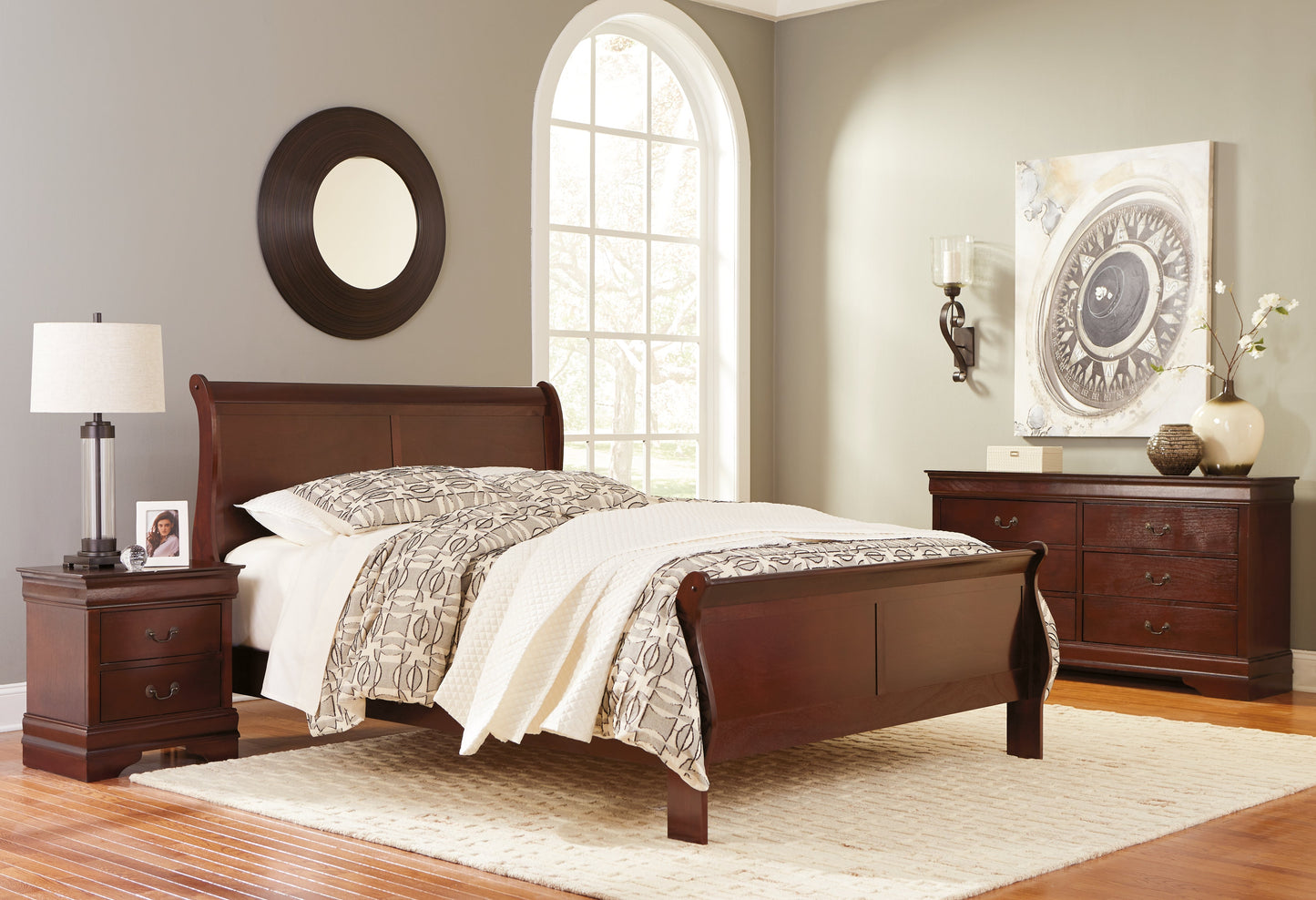 Alisdair Reddish Brown Queen Sleigh Bedroom Set with Dresser, Mirror, and Chest