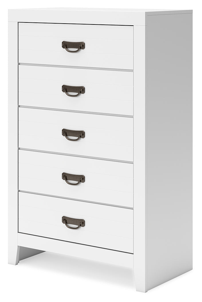 Binterglen White Chest of Drawers