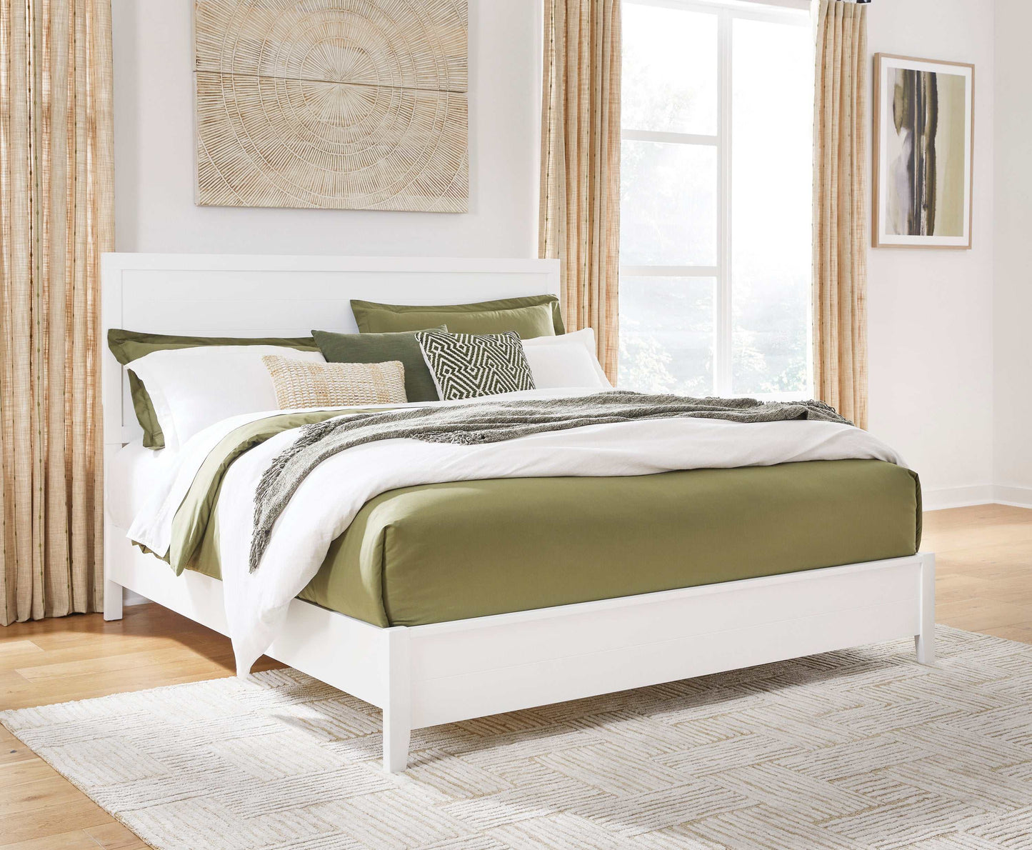 Binterglen White Queen Panel Bed