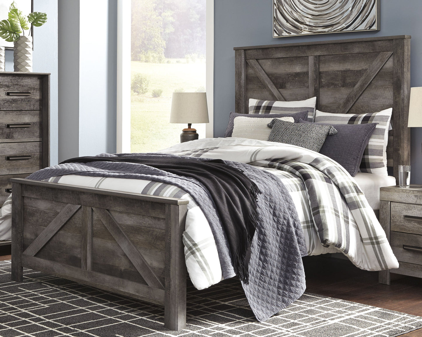 Wynnlow Gray Queen Crossbuck Panel Bedroom Set with Dresser, Mirror, and Nightstand