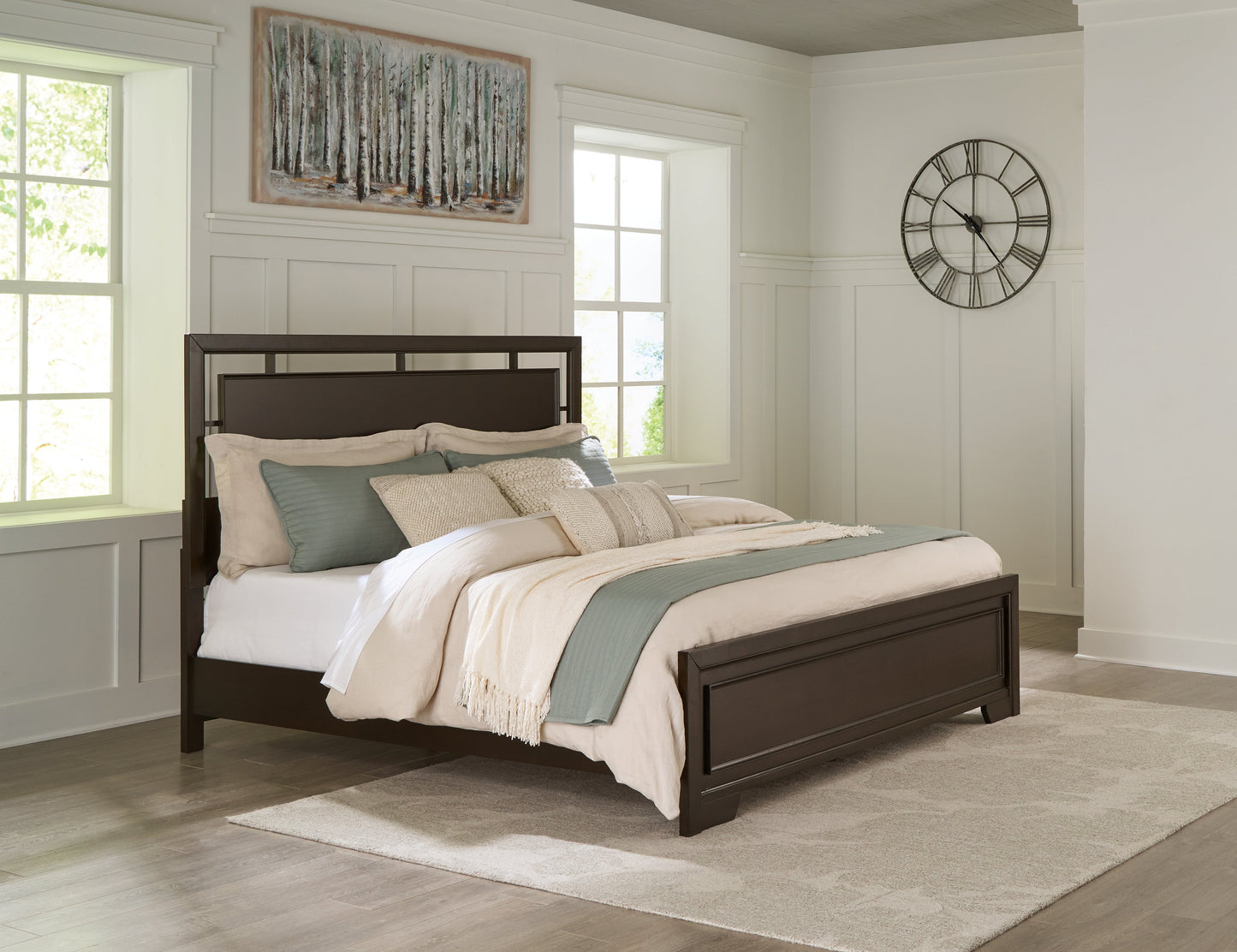 Covetown Dark Brown Queen Panel Bed