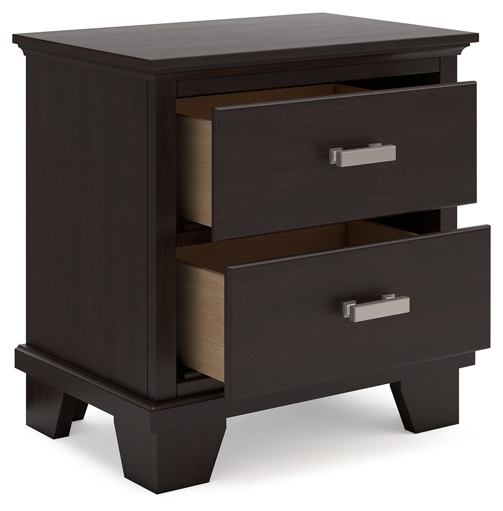 Covetown Queen Panel Bedroom Set with Dresser, Mirror and Nightstand