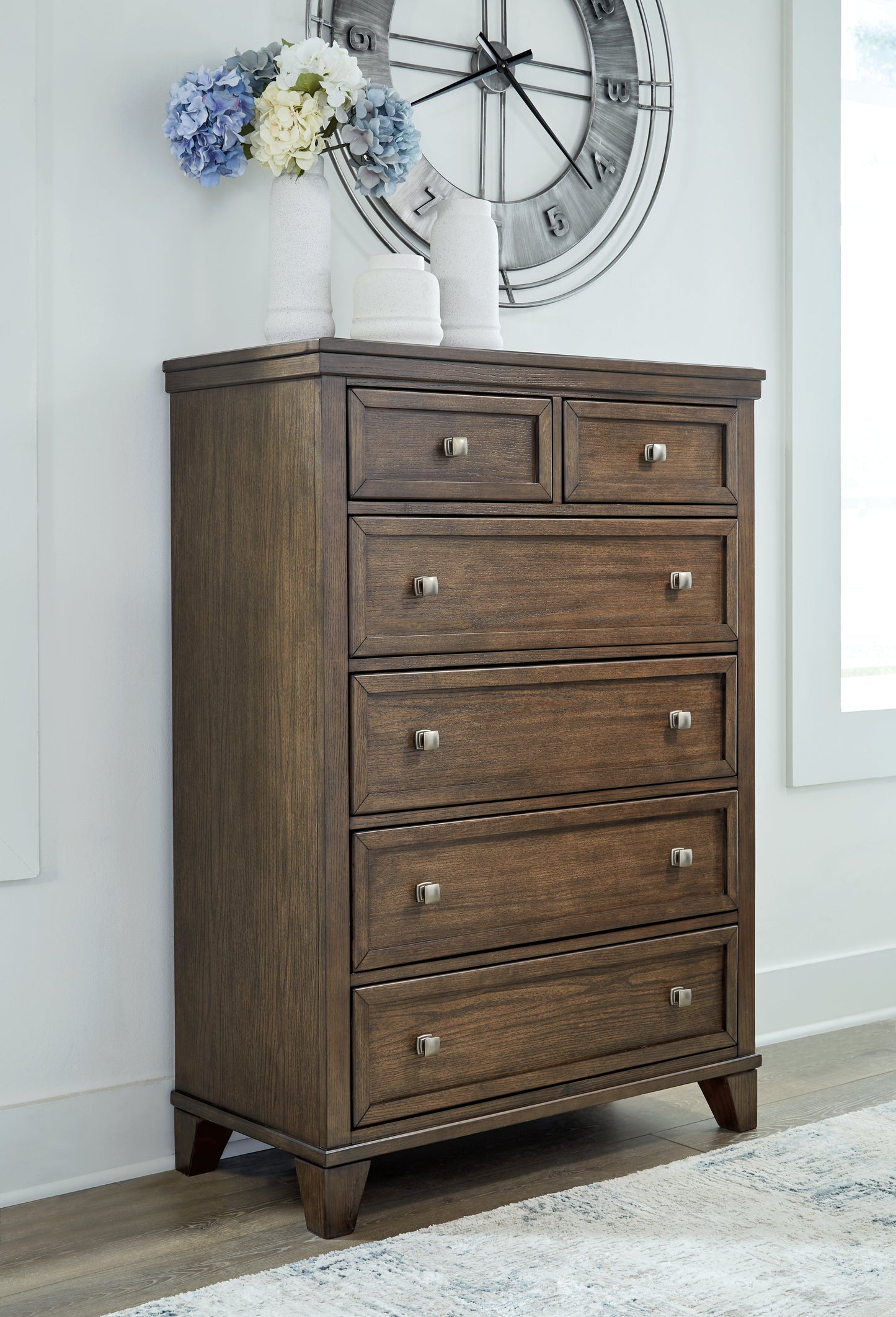 Shawbeck Medium Brown Chest of Drawers