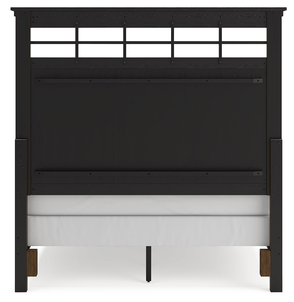 Shawbeck Dark Brown Queen Panel Bed