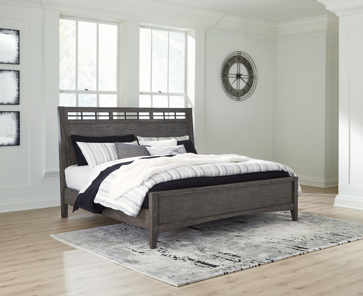 Montillan Grayish Brown Queen Panel Bed