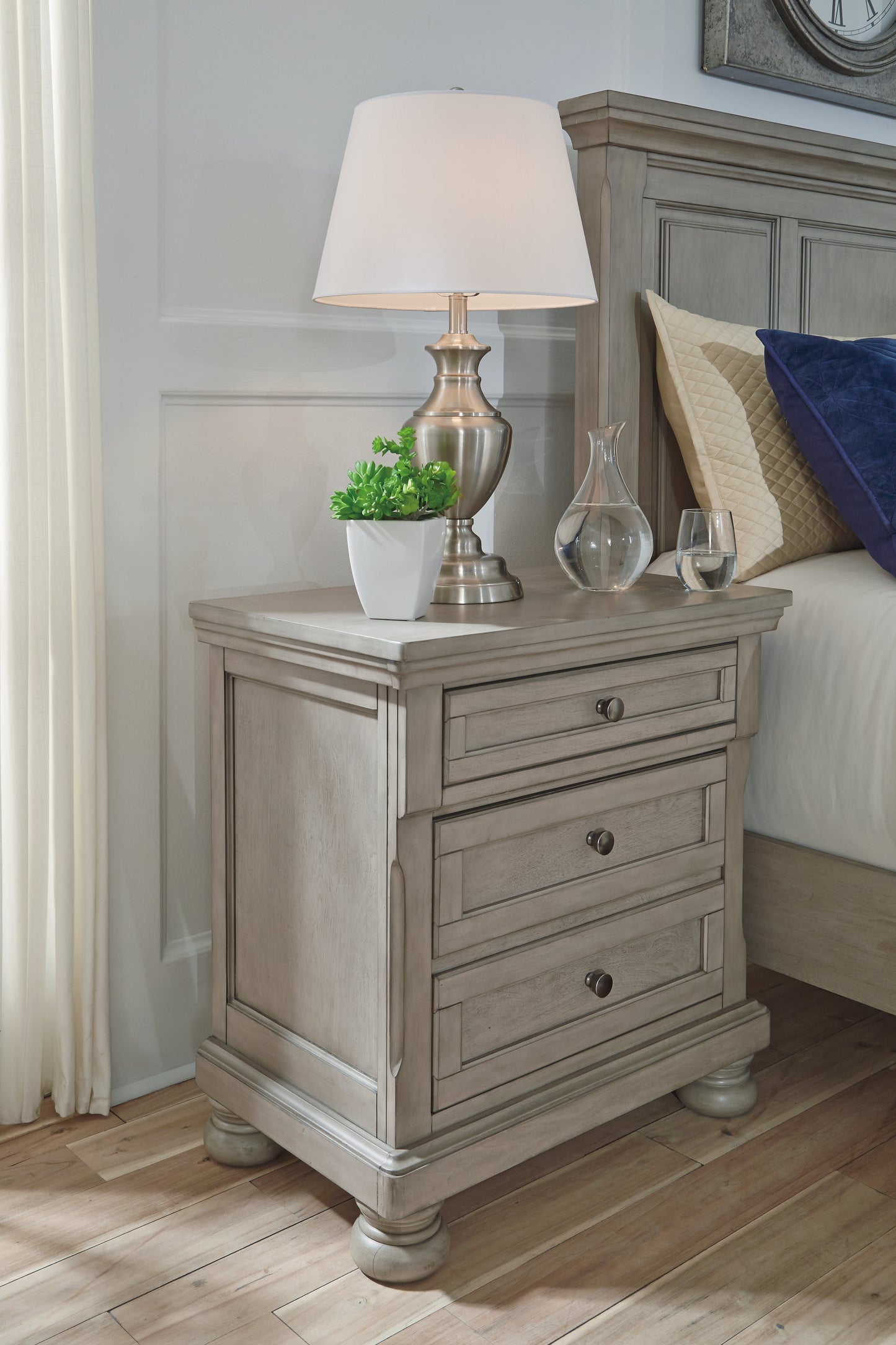 Lettner Light Gray King Panel Bedroom Set with Dresser, Mirror and 2 Nightstands