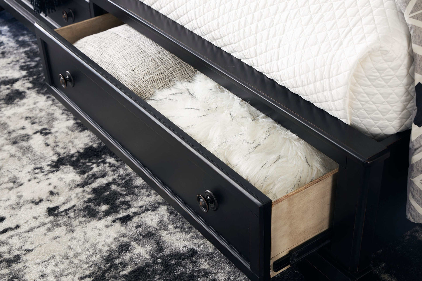 Chylanta Black King Sleigh Storage Bed