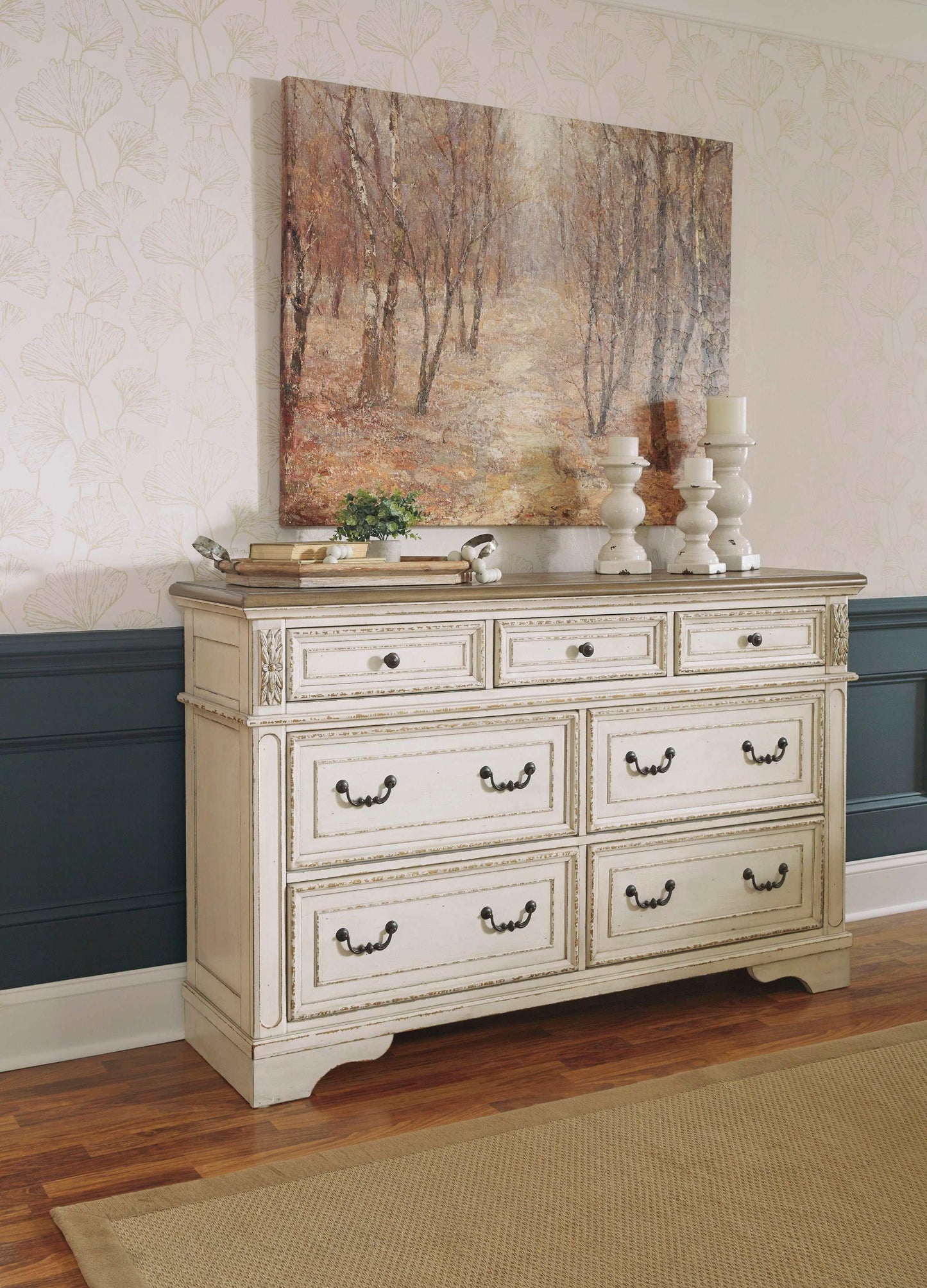 Realyn Dresser w/ 7 Drawer