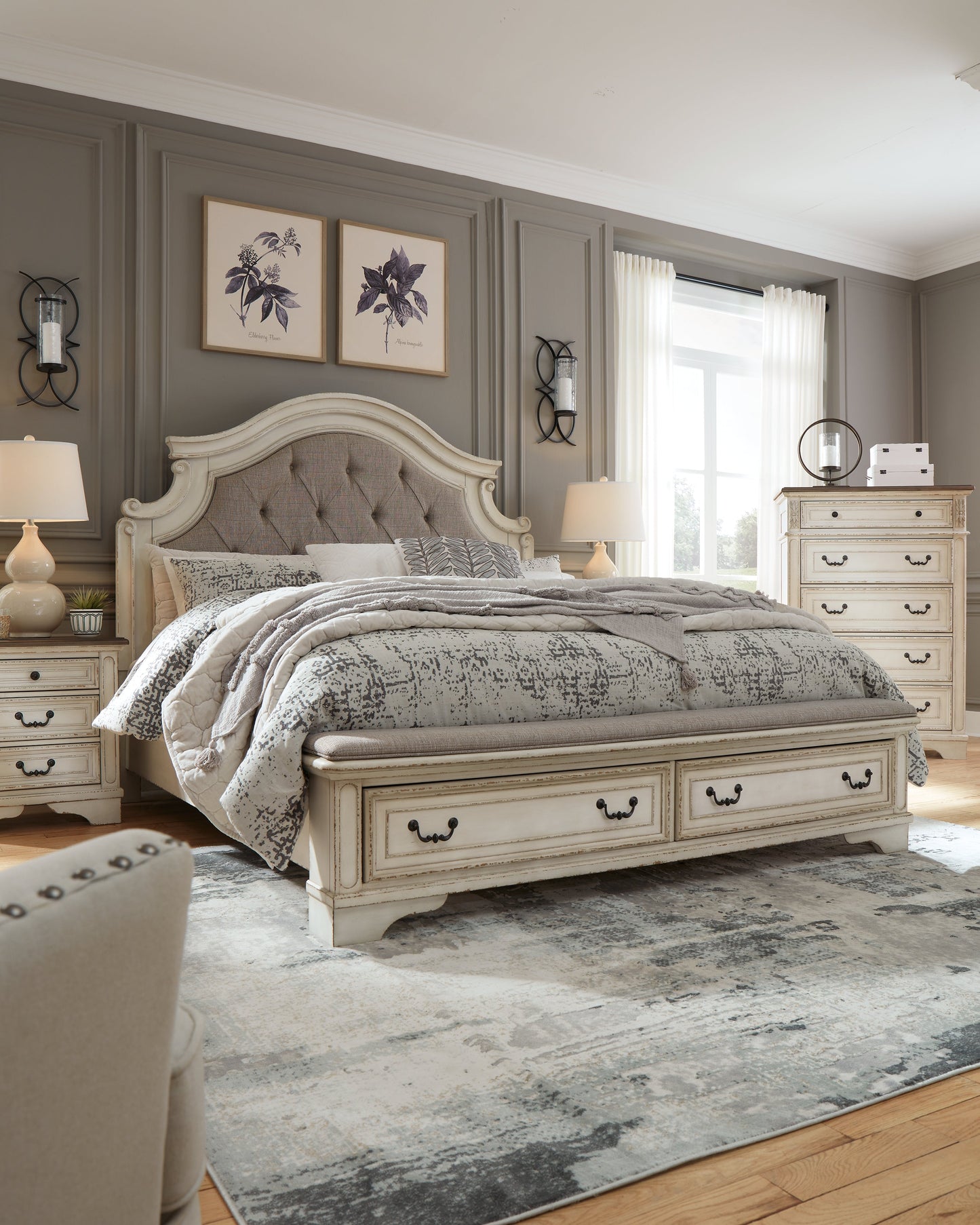 Realyn Two-tone King Upholstered Bed