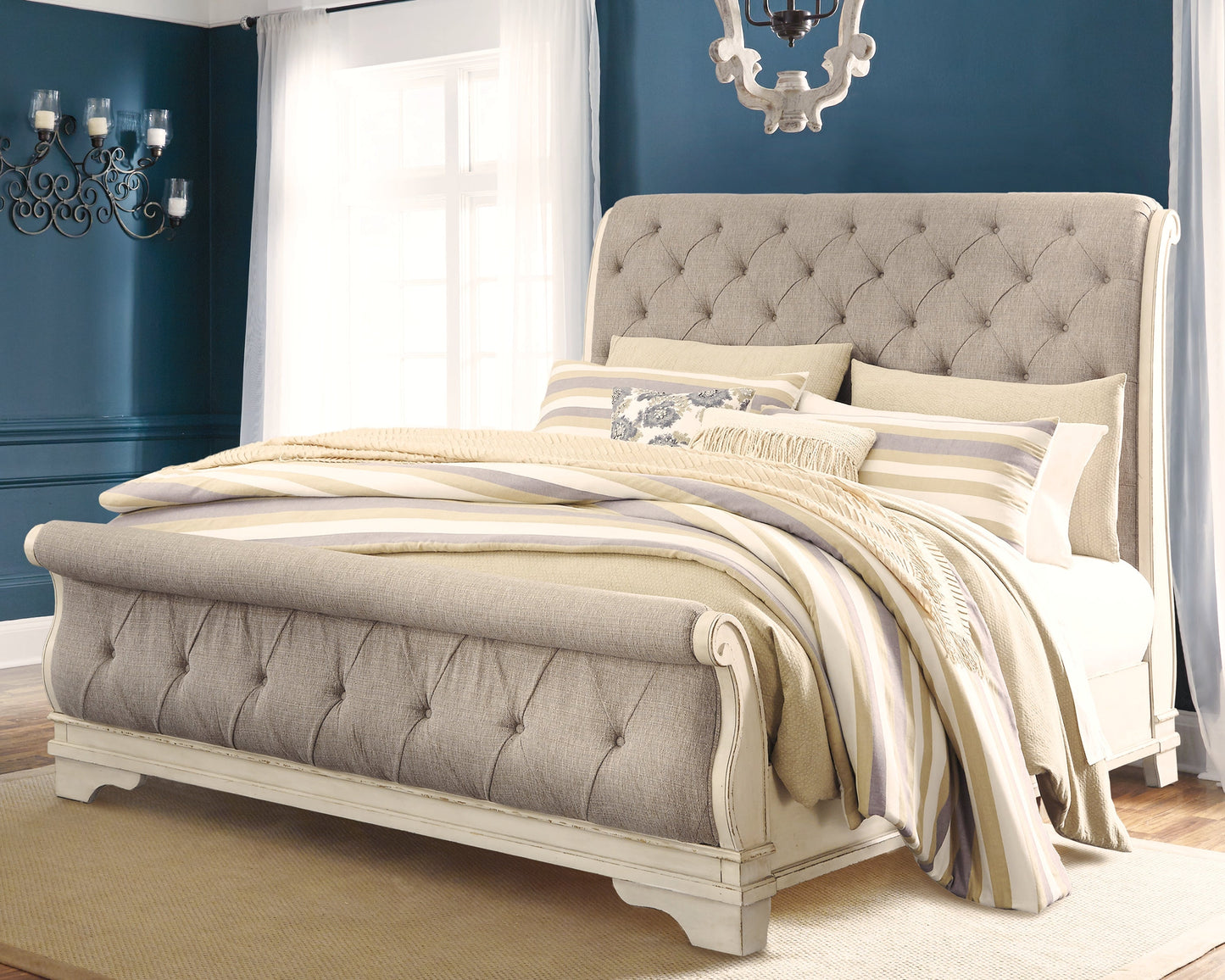 Realyn Two-tone Queen Upholstered Sleigh Bedroom Set with Chest