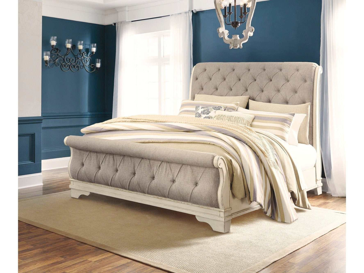 Realyn King Sleigh Bed