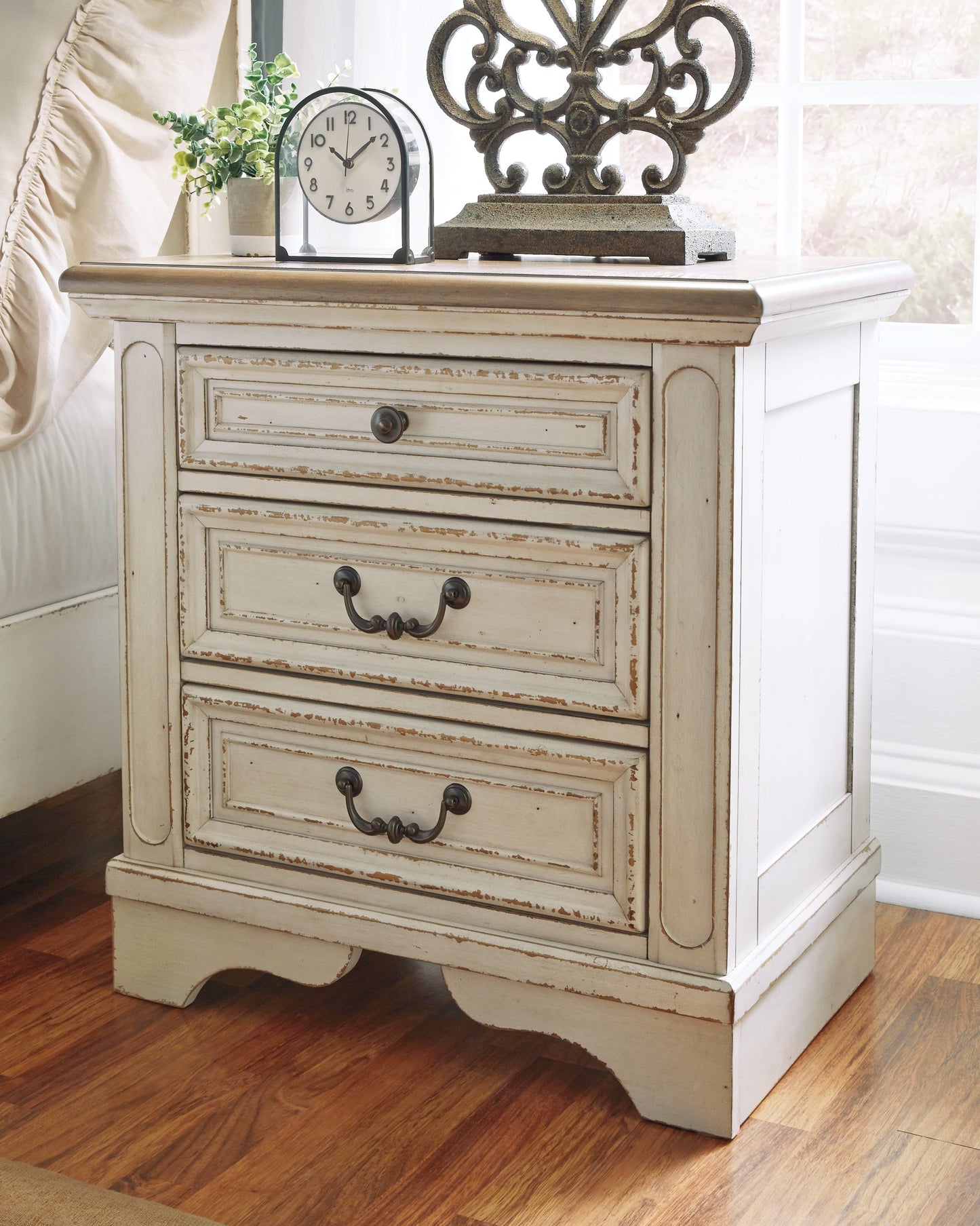 Realyn Two-tone Dresser and 2 Nightstands