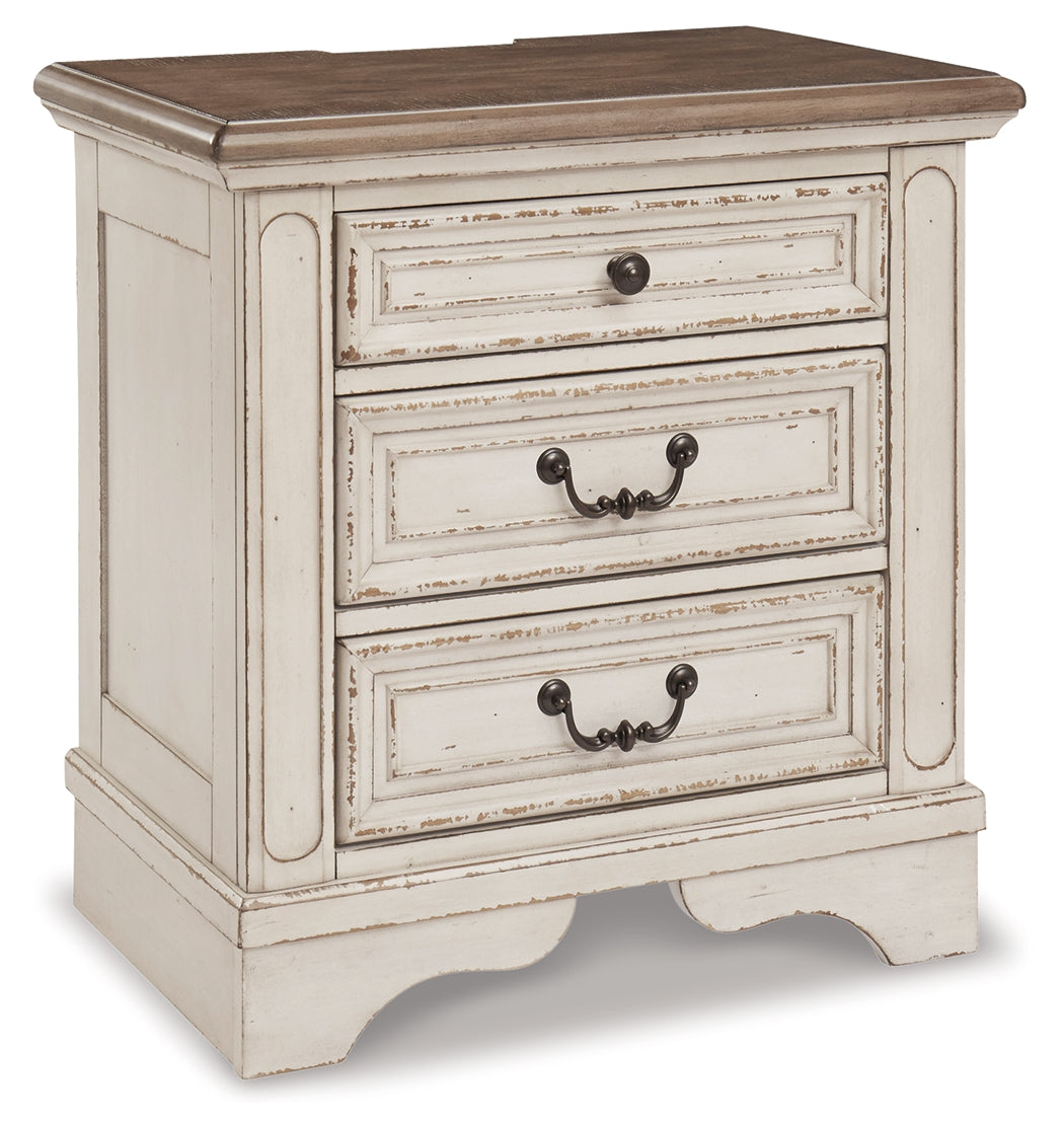 Realyn Chipped White Full Panel Bedroom Set with Dresser and Nightstand