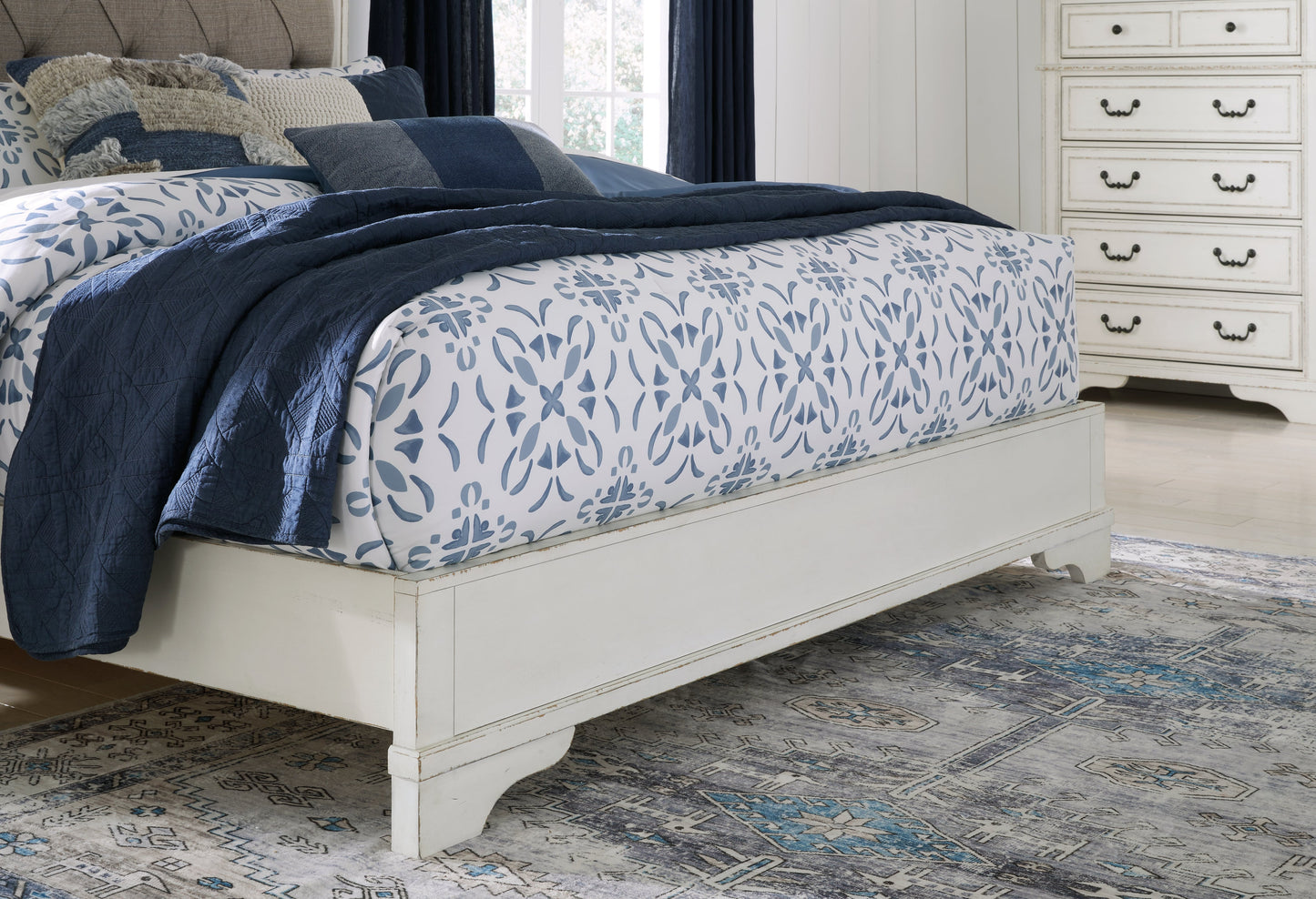 Brollyn Two-tone Queen Upholstered Panel Bed