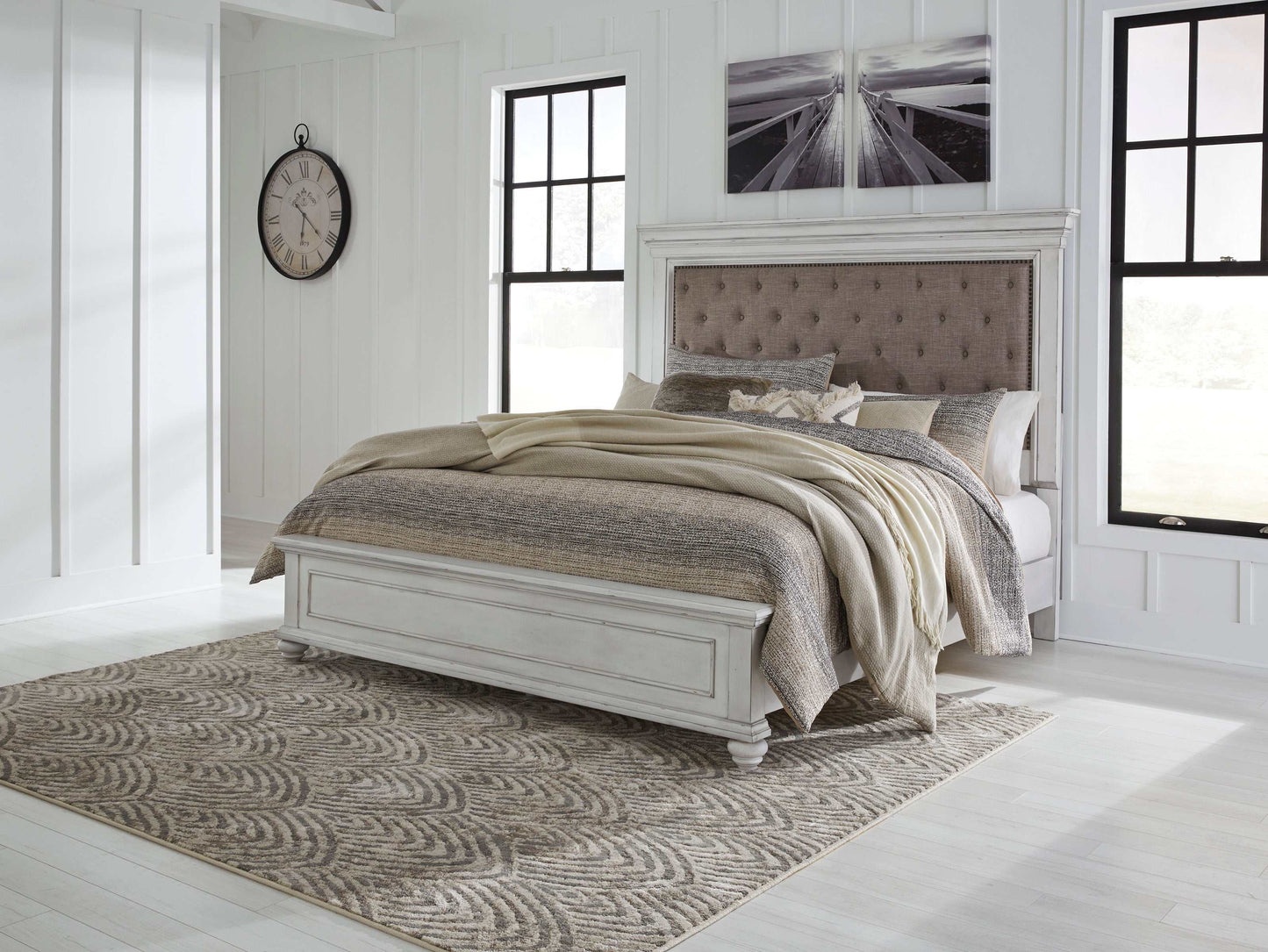 Kanwyn Whitewash King Panel Bed w/ UPH HB