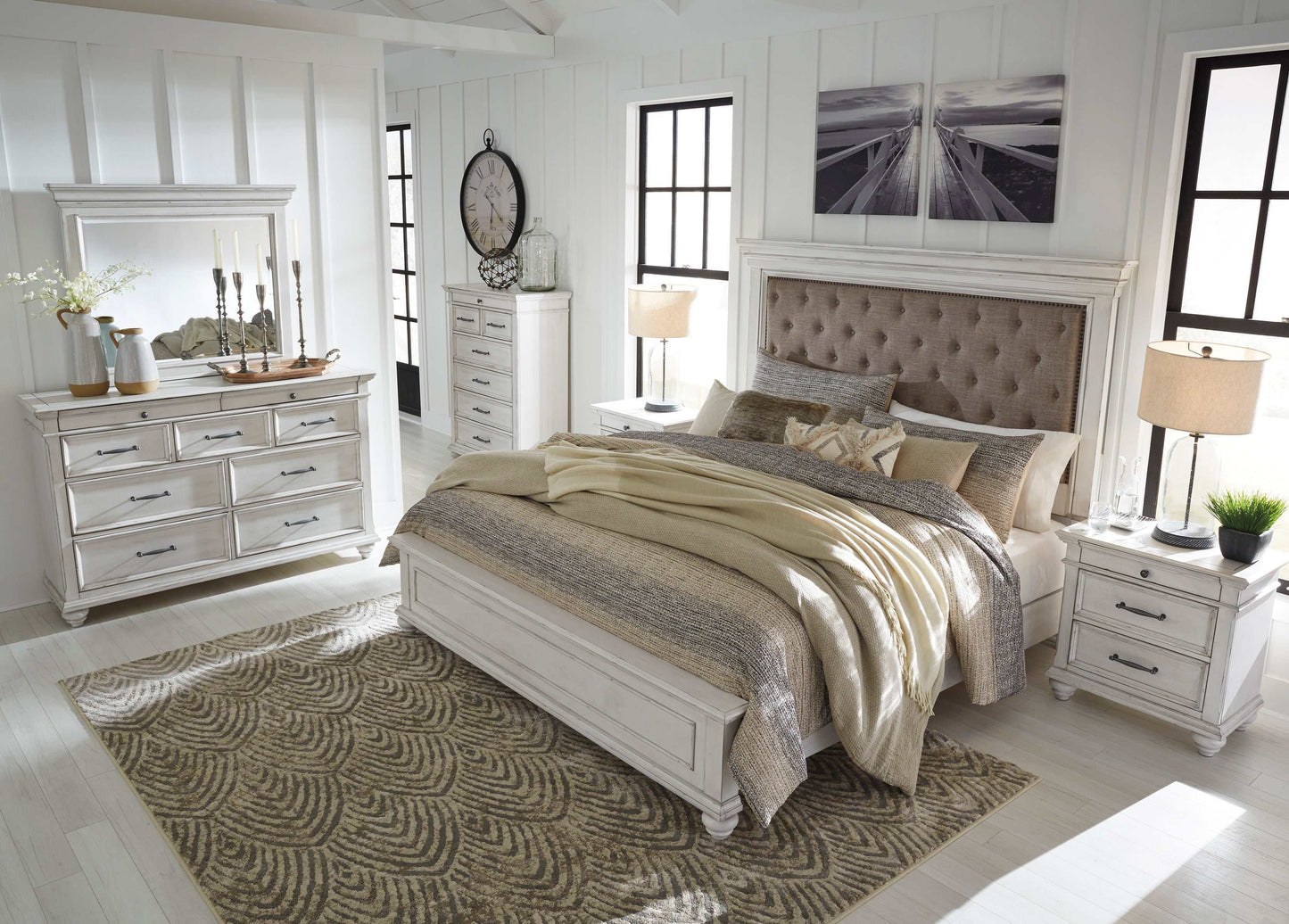 Kanwyn Whitewash King Panel Bed w/ UPH HB