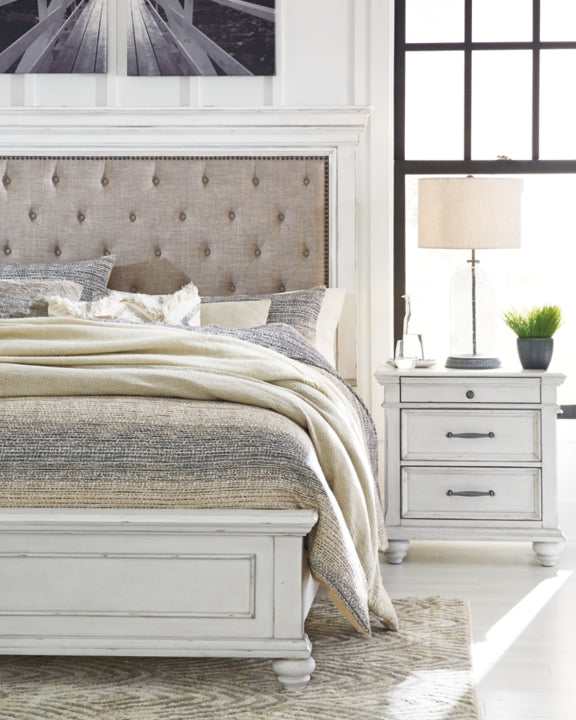 Kanwyn Queen Panel Bed w/ Uph. HB