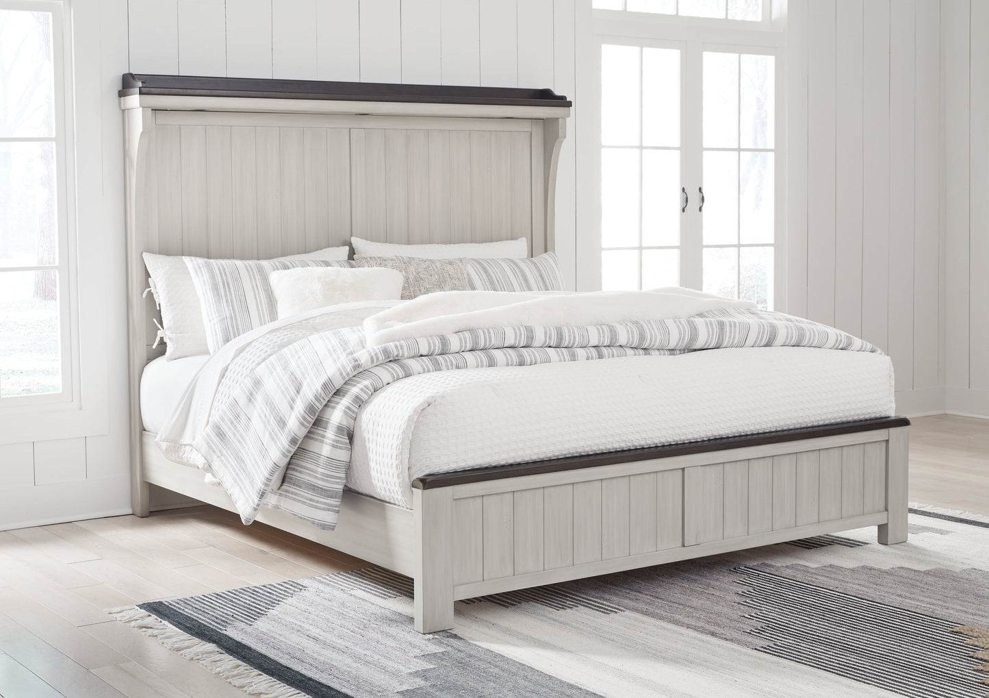 Darborn Gray/Brown King Panel Bed