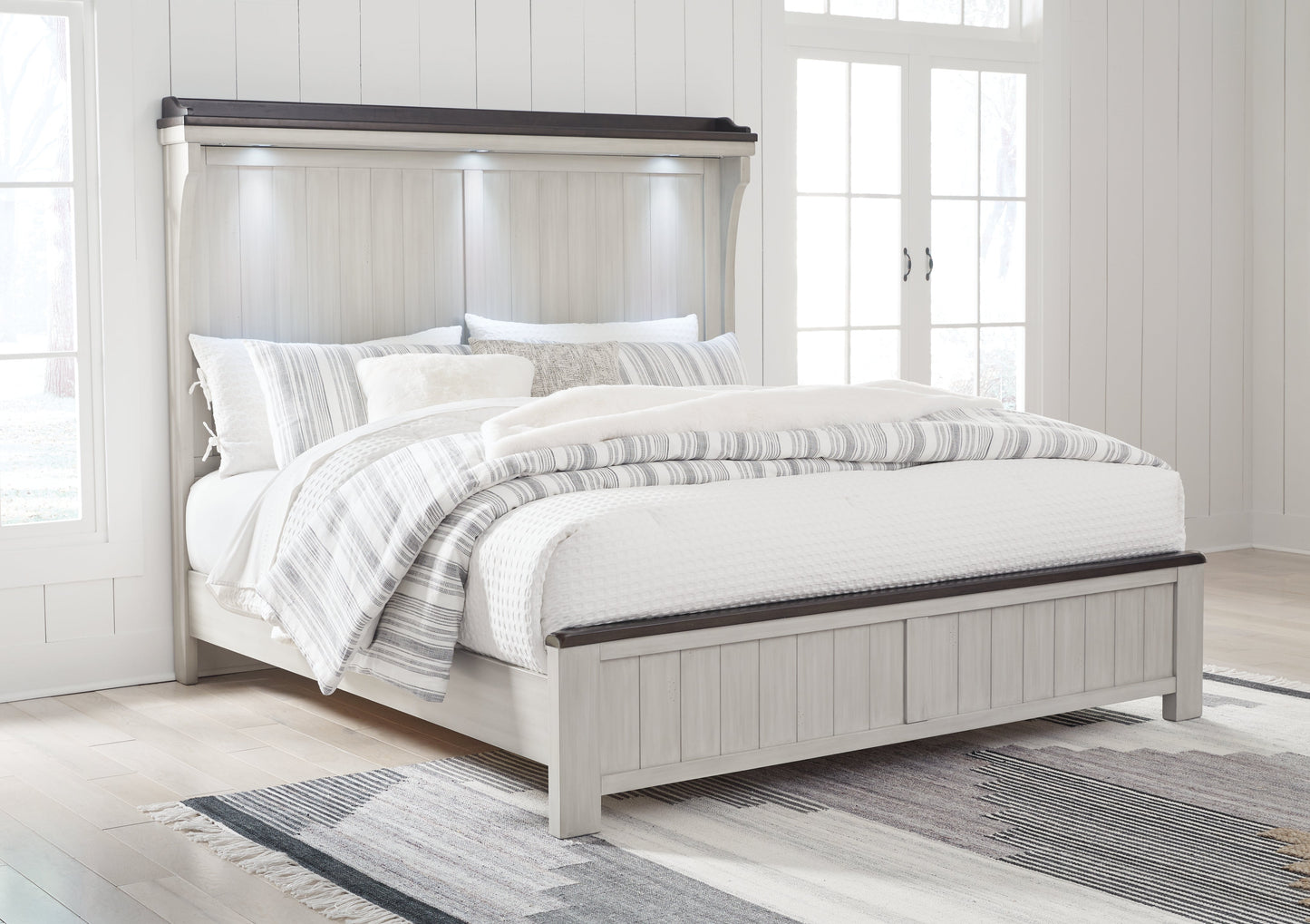 Darborn Gray/Brown King Panel Bed