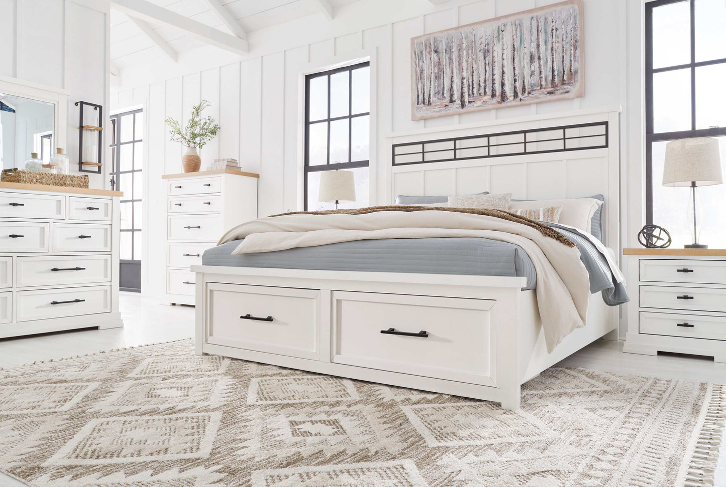 Ashbryn White/Natural Queen Panel Storage Bedroom Sets