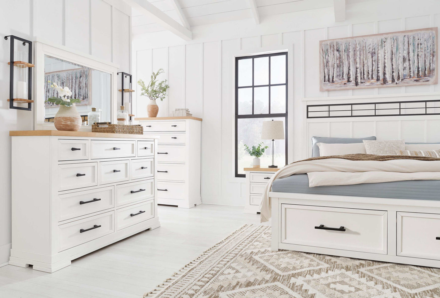 Ashbryn White/Natural Queen Panel Storage Bedroom Sets