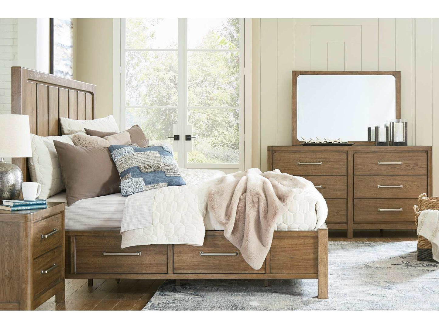 Cabalynn Light Brown California King Panel Bed w/ 4 Storage Drawers