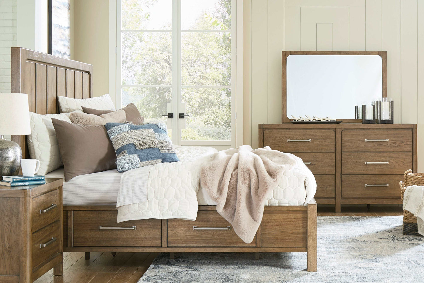 Cabalynn Light Brown Queen Panel Bed w/ 4 Storage Drawers