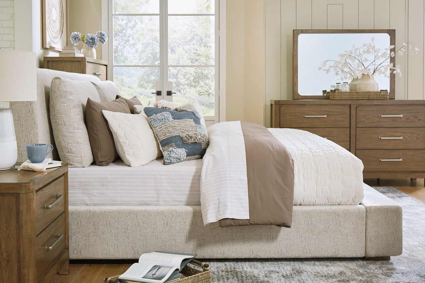 Cabalynn Oatmeal Queen Upholstered Bed