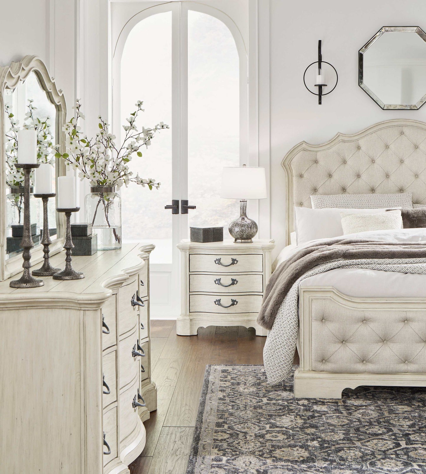 Arlendyne Antique White Queen Upholstered Bed