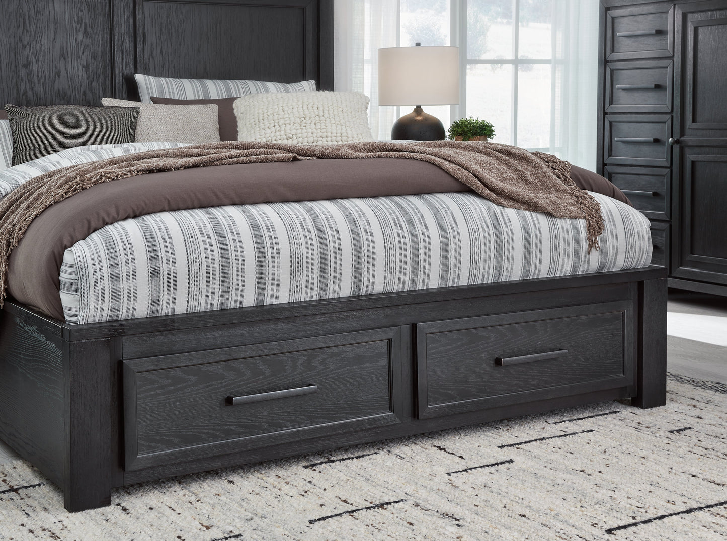 Foyland Black/Brown Queen Panel Storage Bed