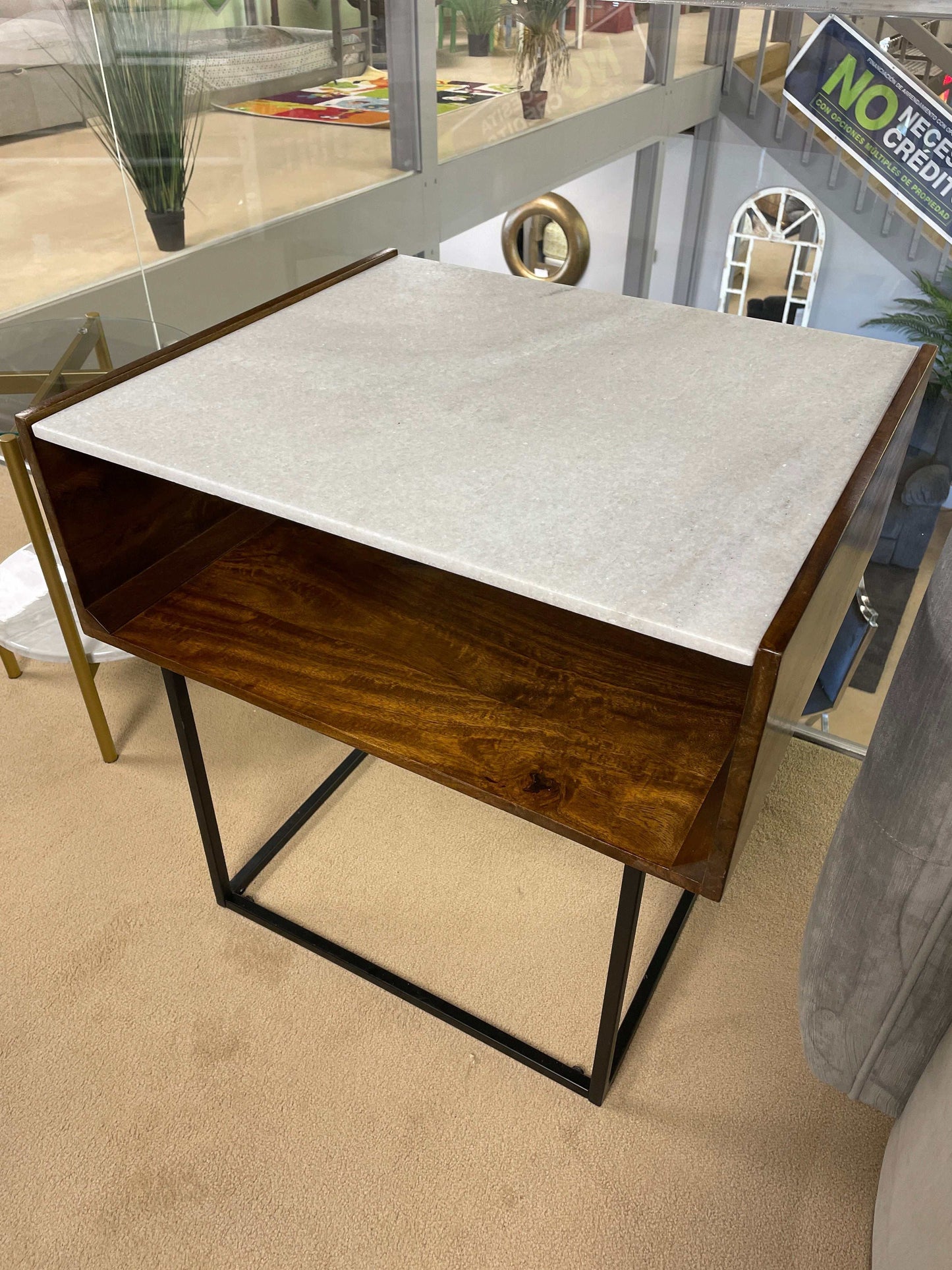 Rusitori End Table