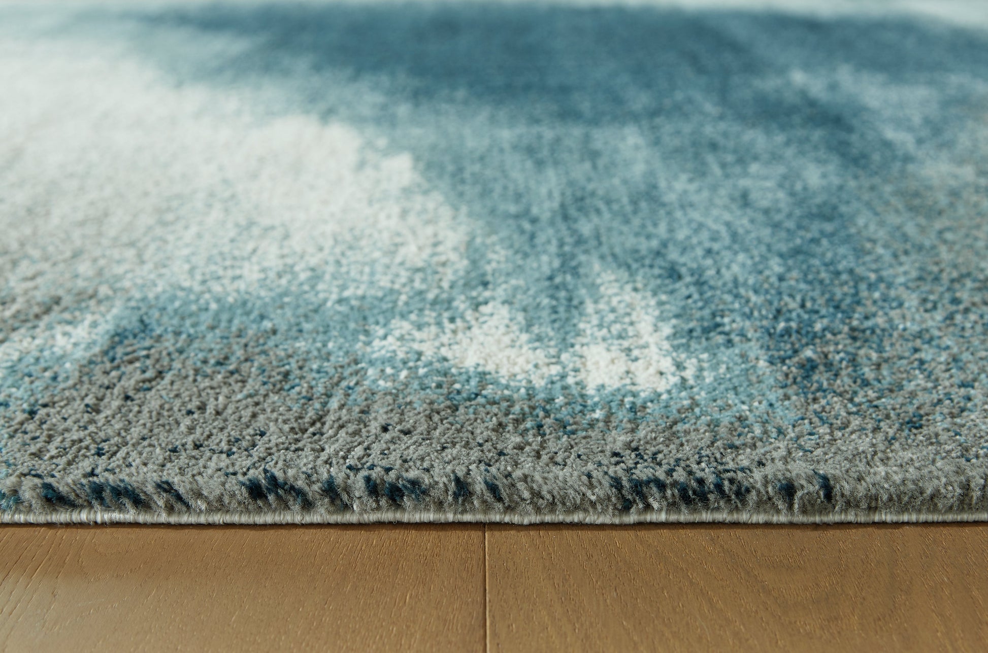 Brentward Blue/Gray/Ivory 5' x 7' Rug- Viva Furn