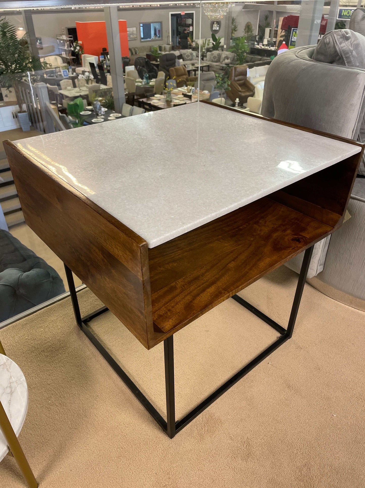 Rusitori End Table