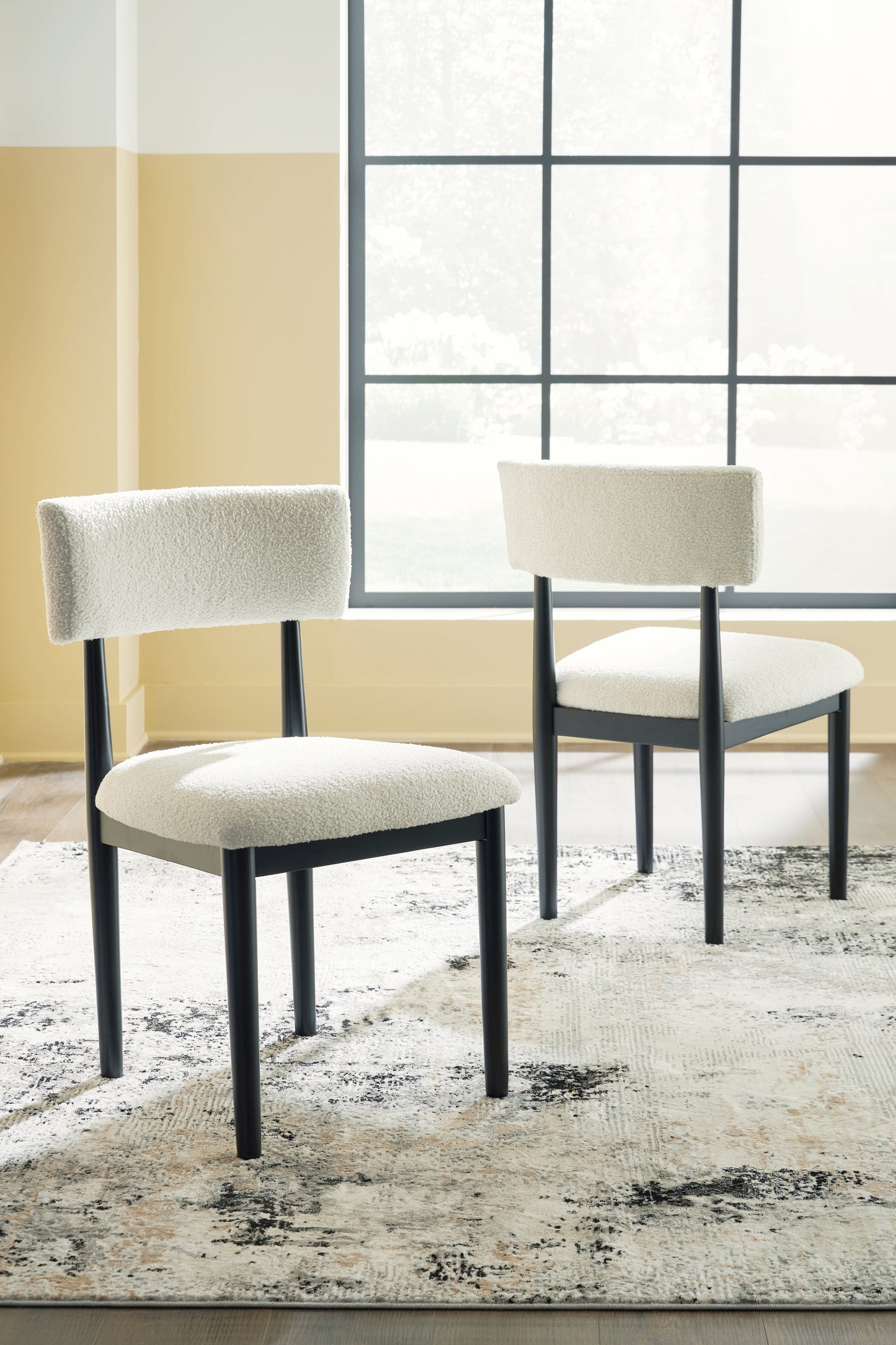 Xandrum White/Black Dining Chair ( Set of 2)