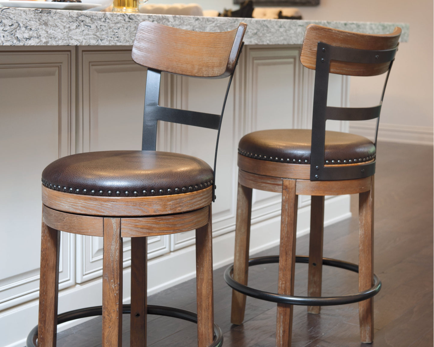 Pinnadel Grayish Brown Counter Height Bar Stool (Set of 2)