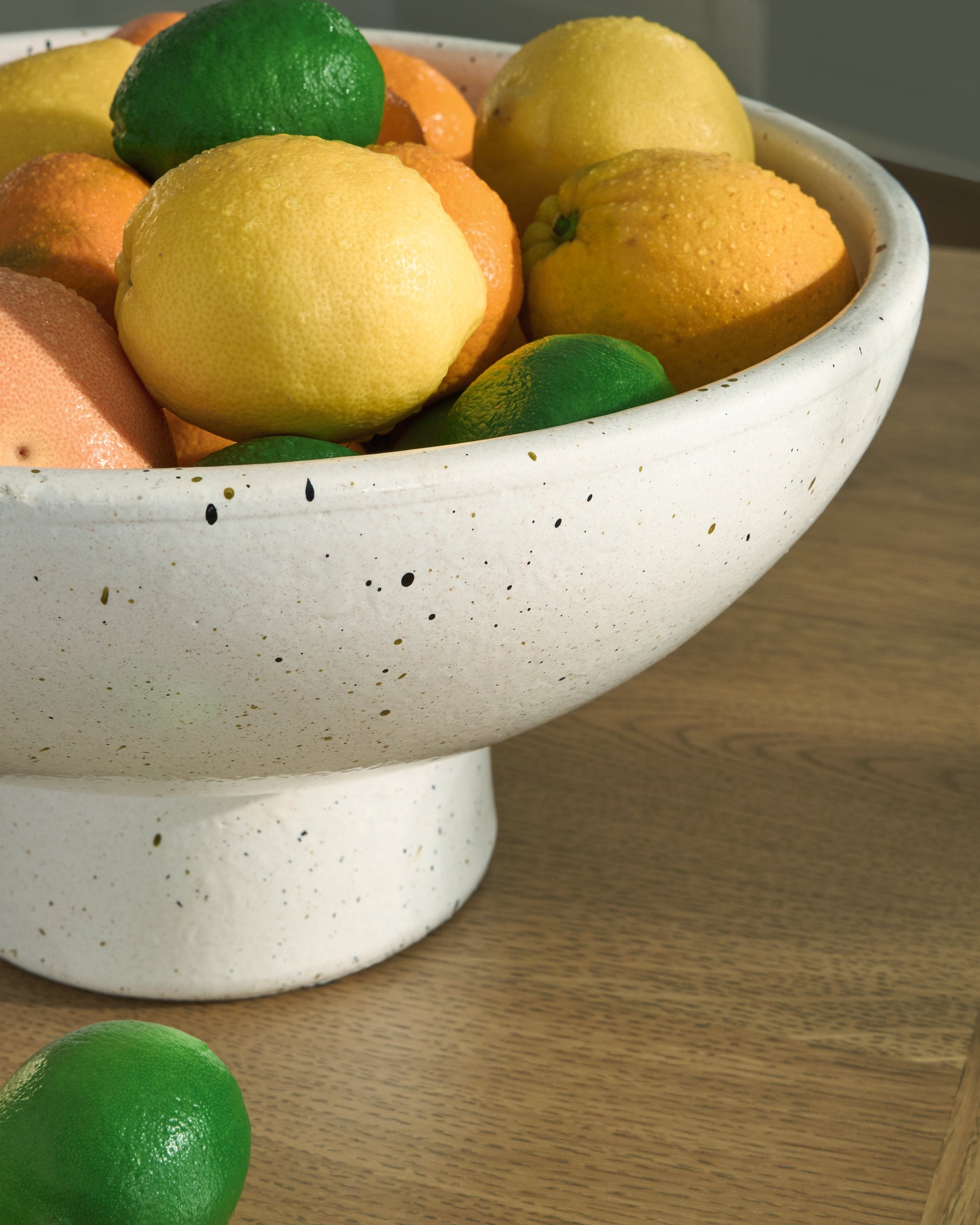 Dallinworth White/Black Bowl- Viva Furn
