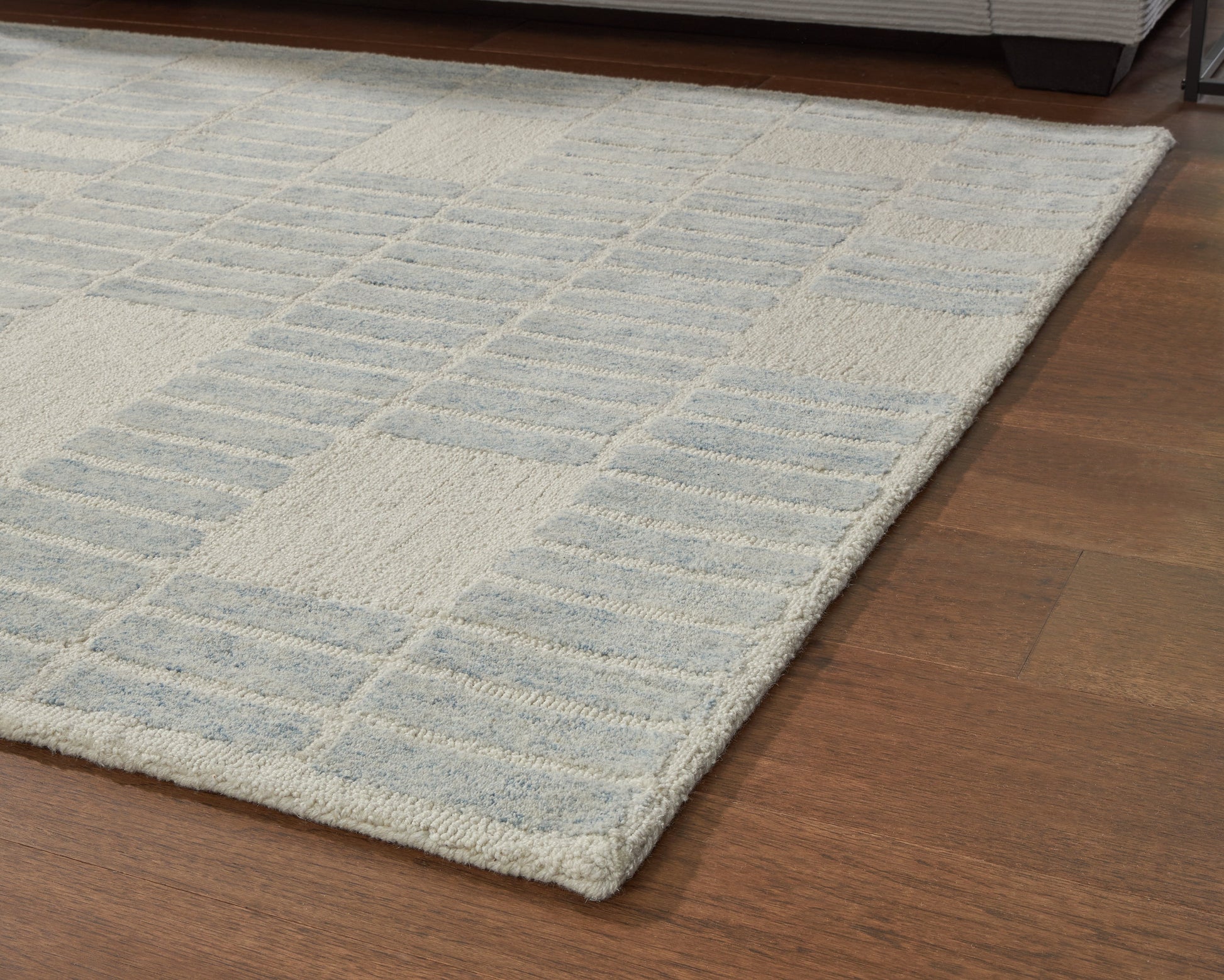 Dylanton Ivory/Blue Medium Rug- Viva Furn