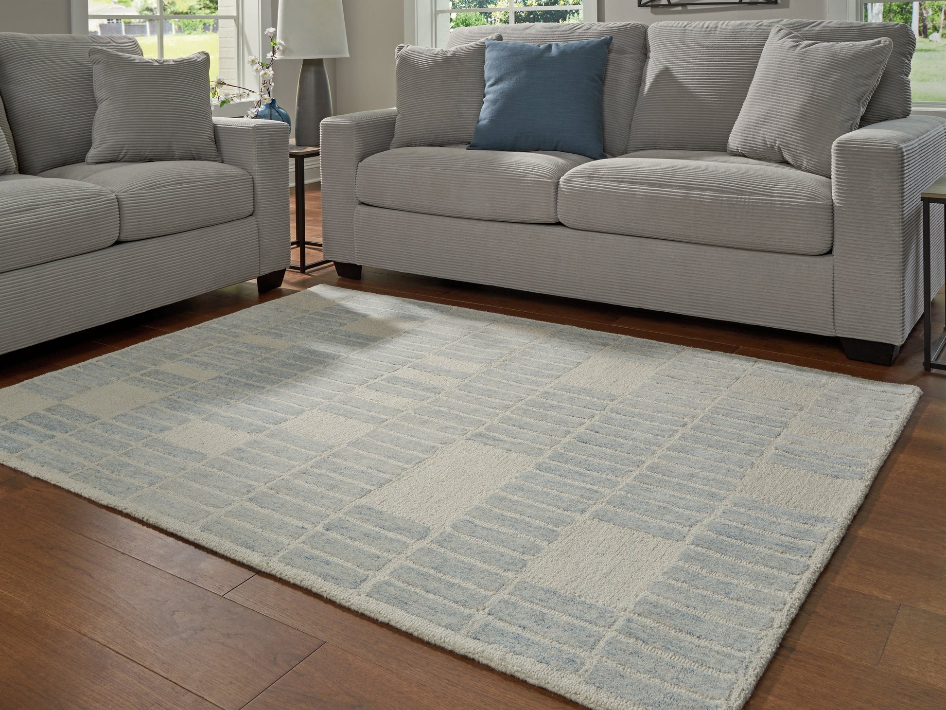 Dylanton Ivory/Blue Medium Rug- Viva Furn